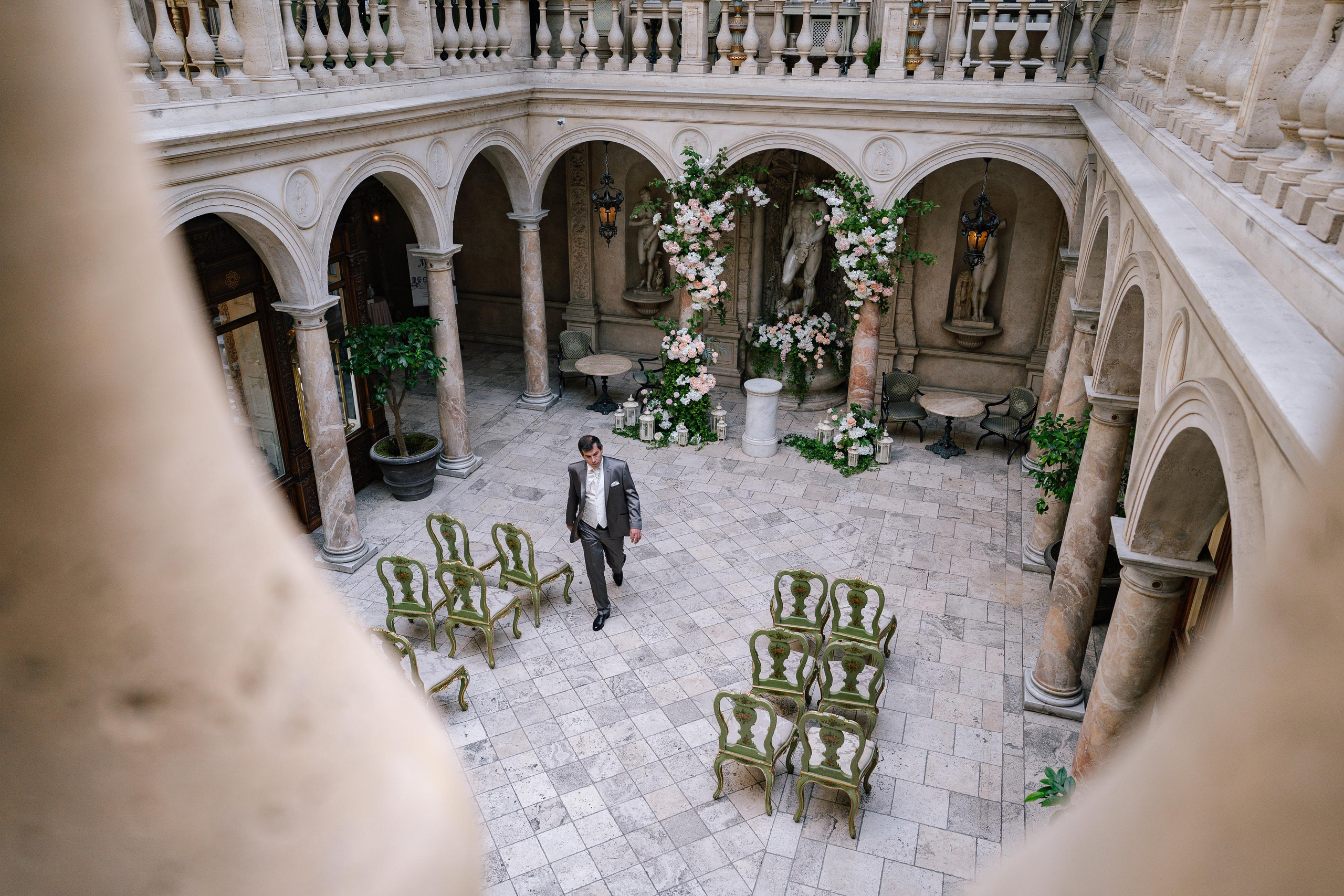 Выездная регистрация в ресторане Турандот во Флорентийском дворике