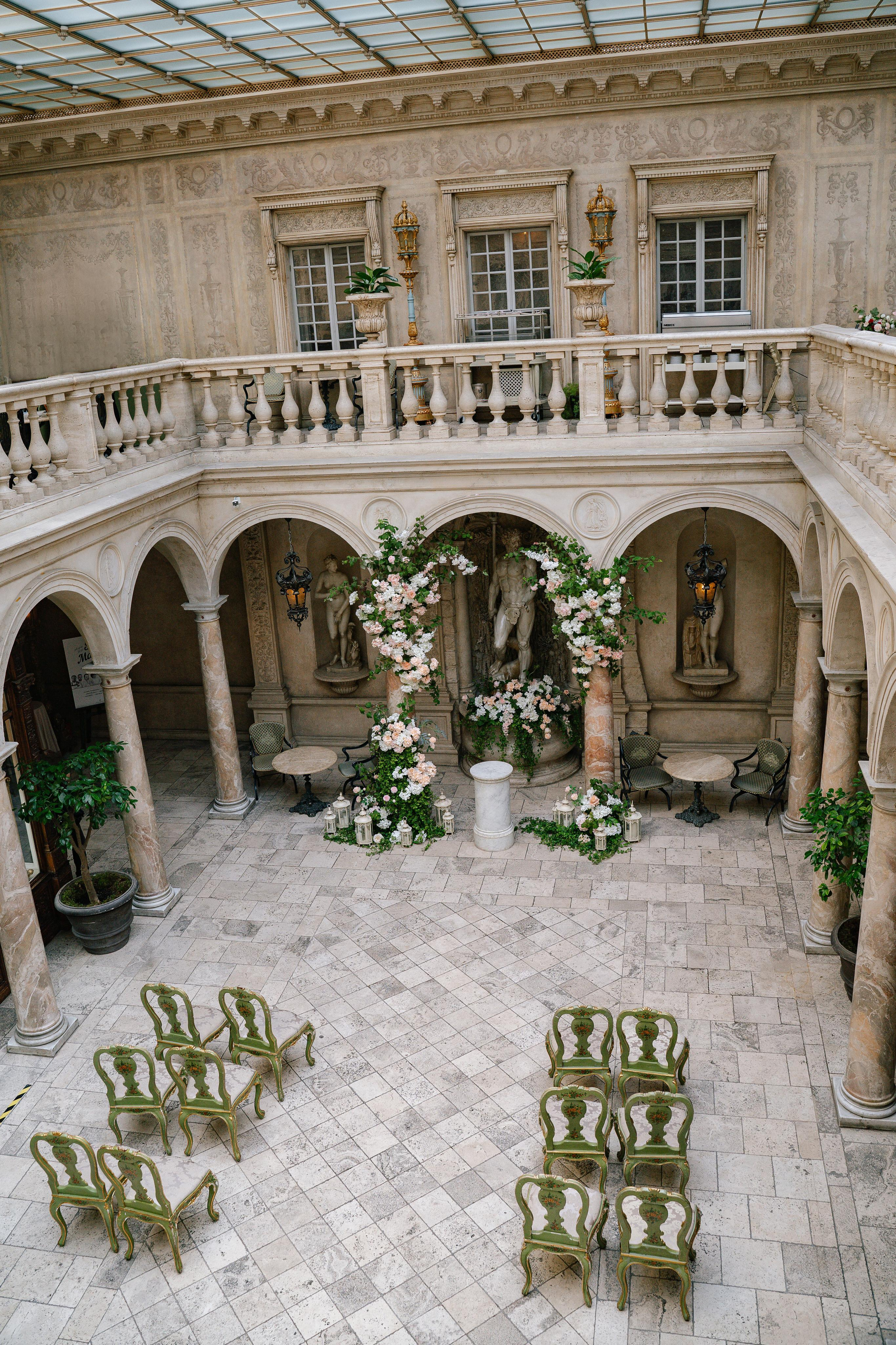 Выездная регистрация в ресторане Турандот во Флорентийском дворике