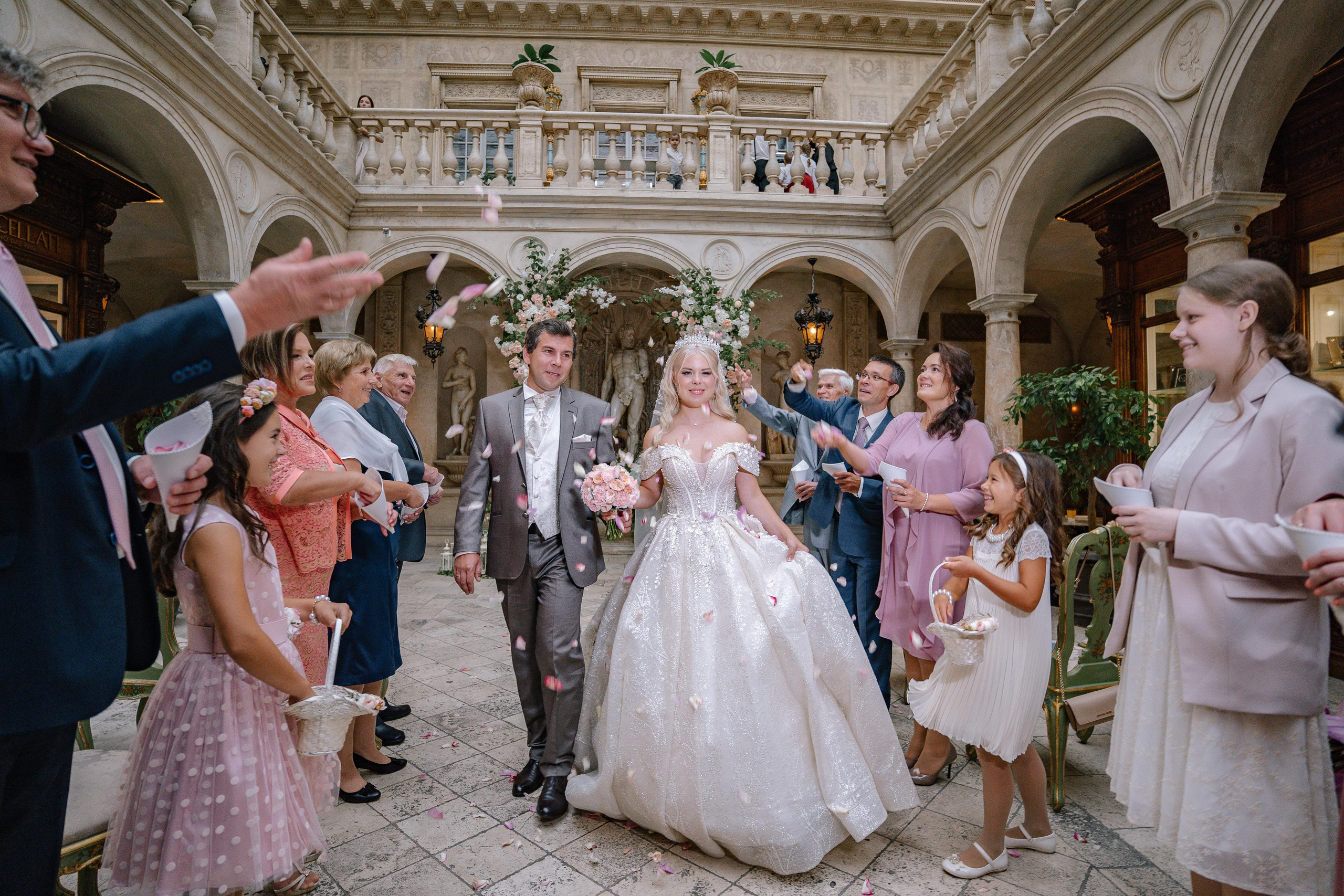 Выездная регистрация в ресторане Турандот во Флорентийском дворике