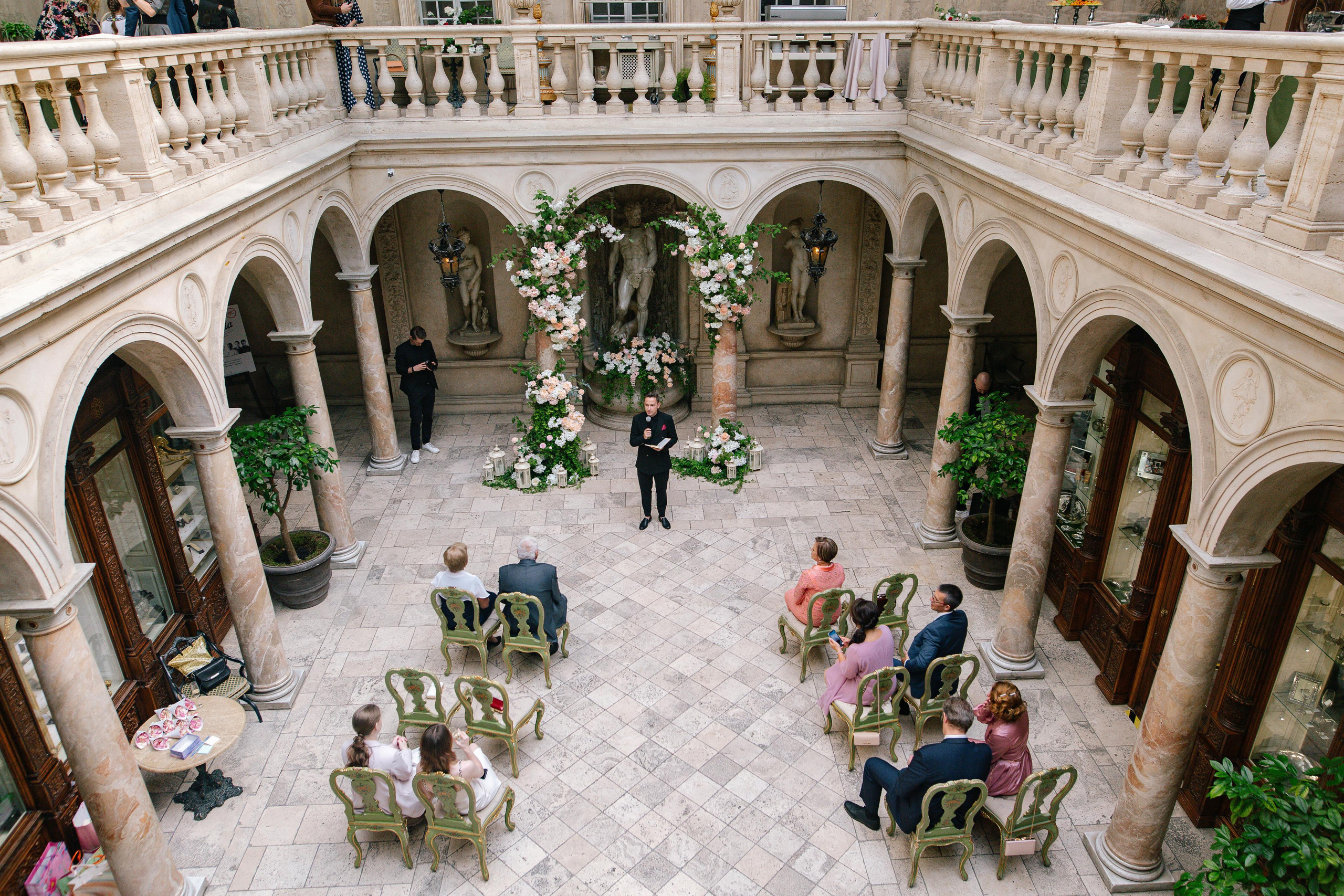 Выездная регистрация в ресторане Турандот во Флорентийском дворике