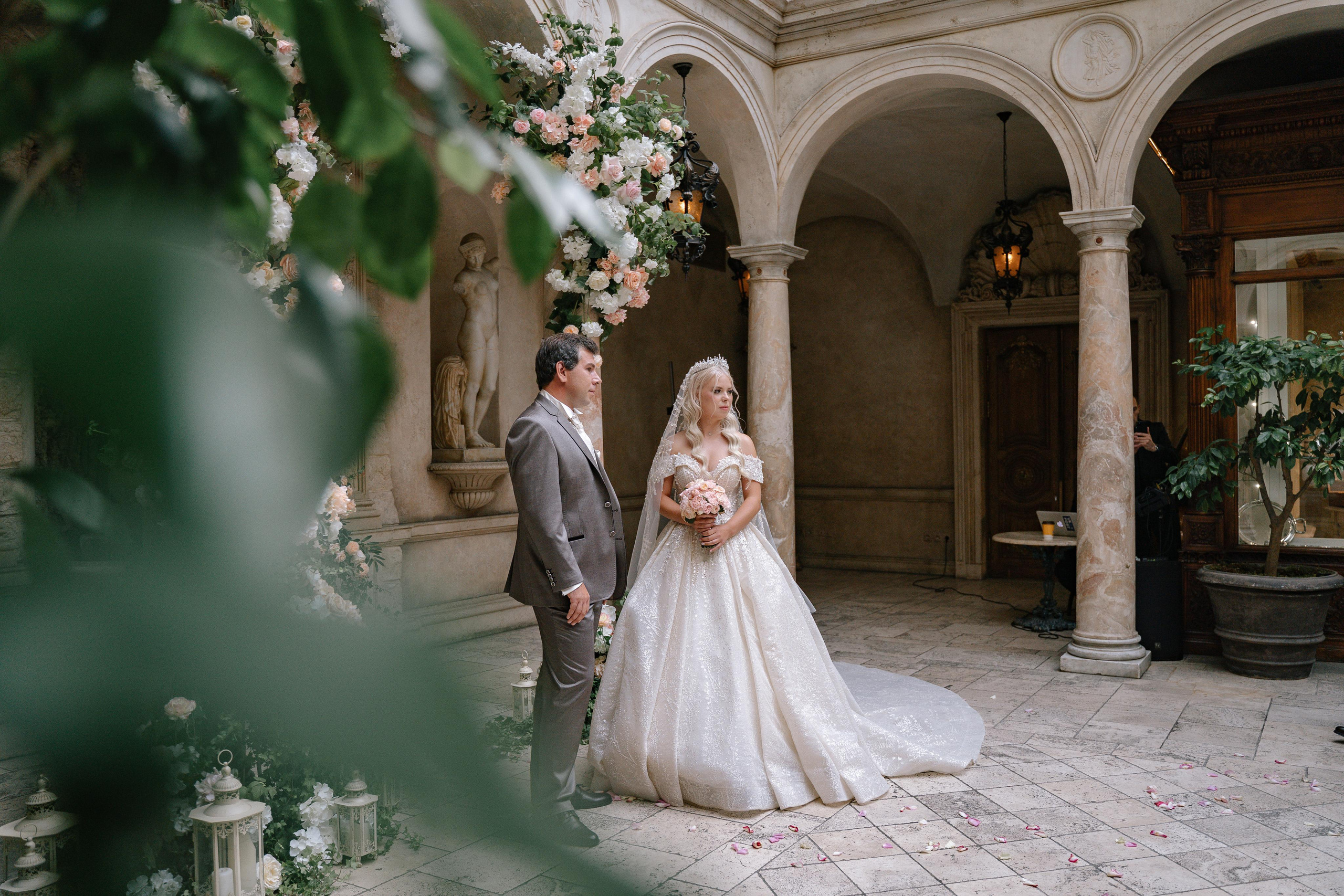 Выездная регистрация в ресторане Турандот во Флорентийском дворике