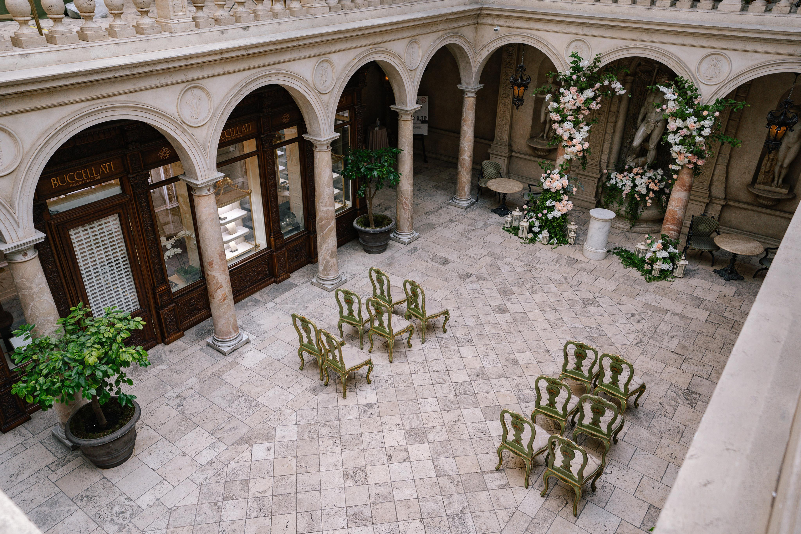 Выездная регистрация в ресторане Турандот во Флорентийском дворике