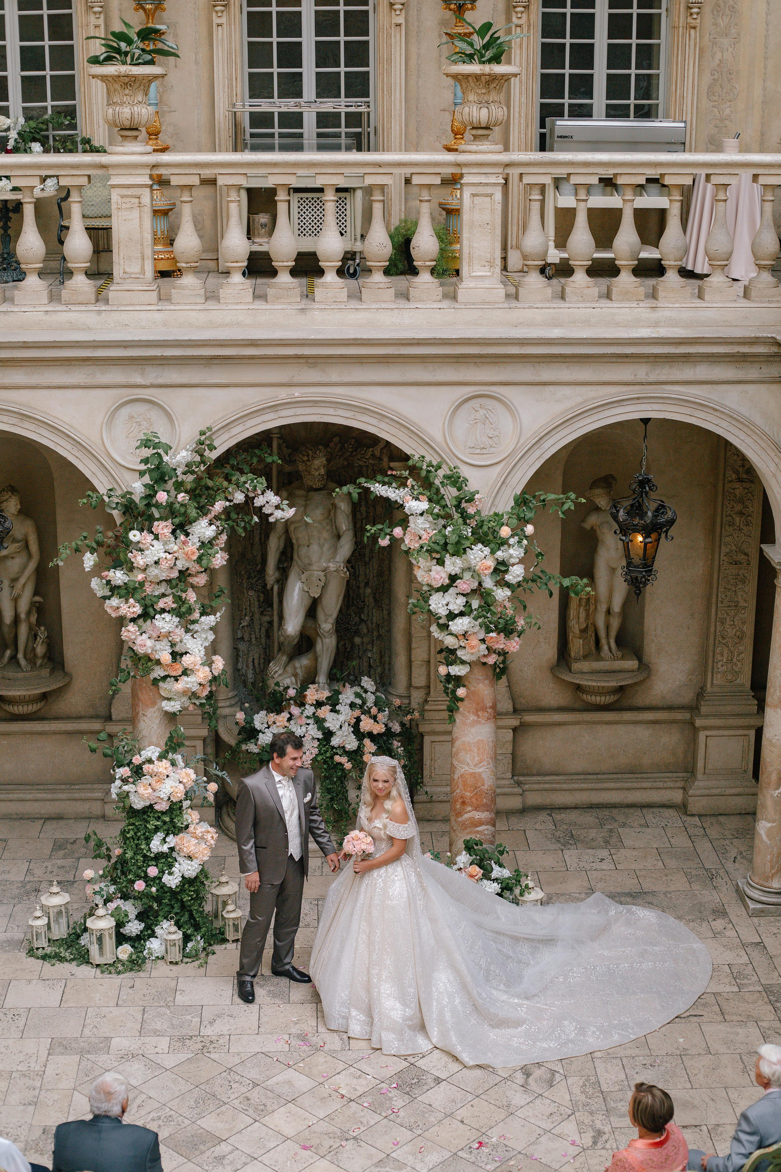 Выездная регистрация в ресторане Турандот во Флорентийском дворике