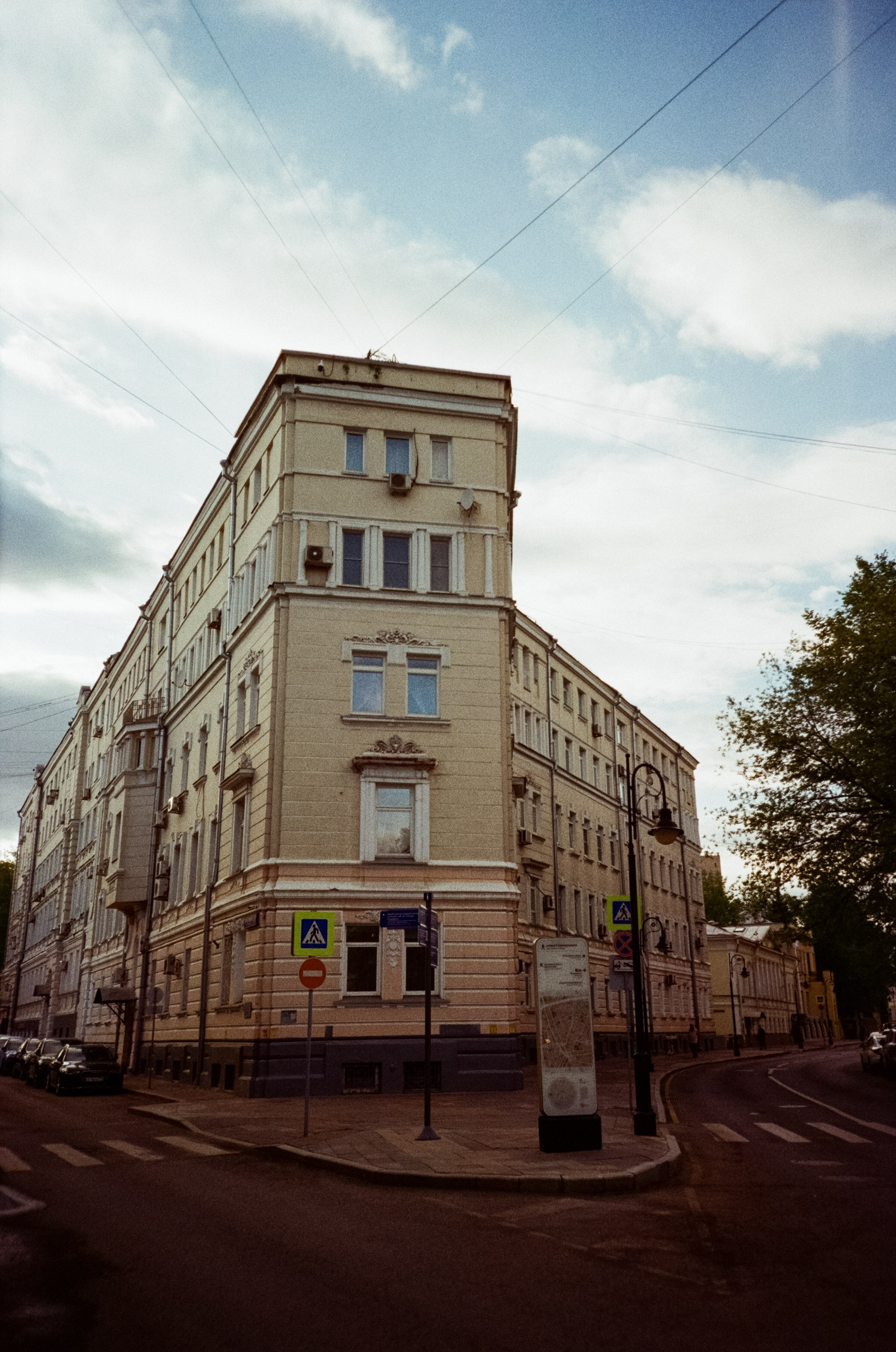 Ул. Малая и Большая Никитская | Ricoh R1 | Fujifilm Fujicolor C200