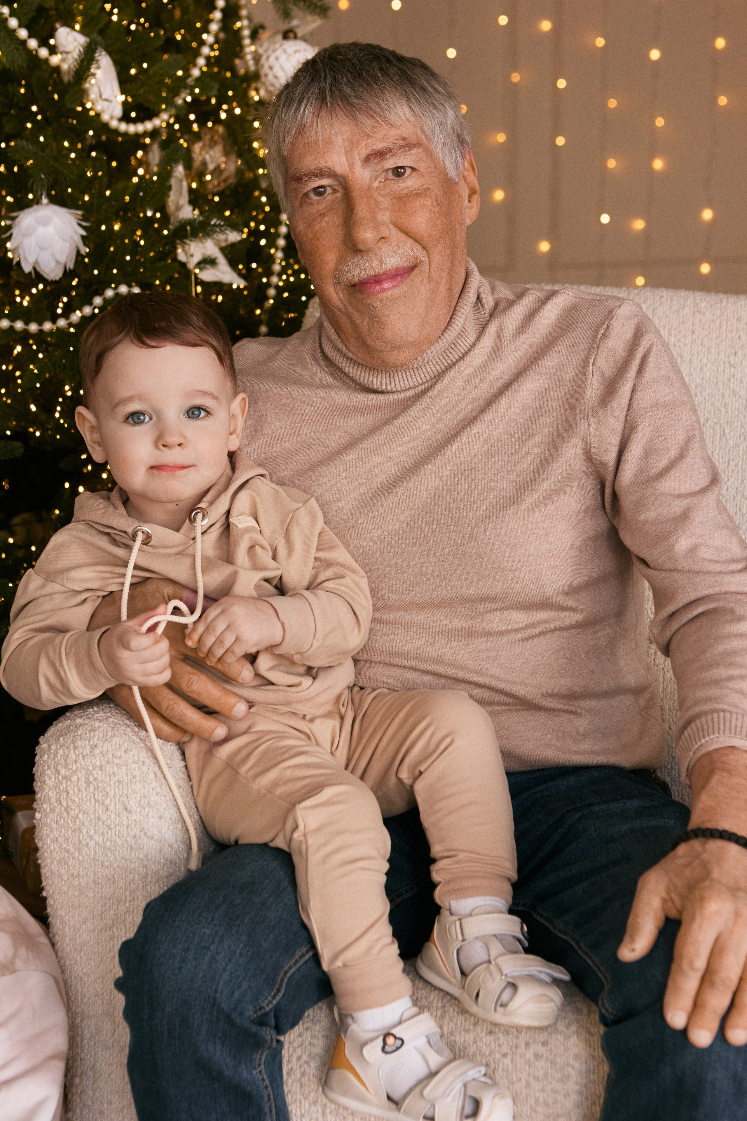 Семейная новогодняя фотосессия в студии