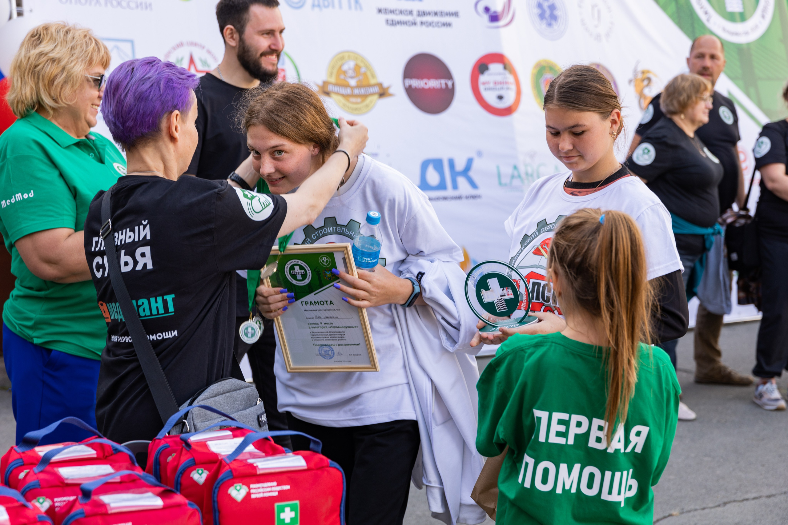Олимпиада Первой помощи. Выпускные альбомы во Владивостоке