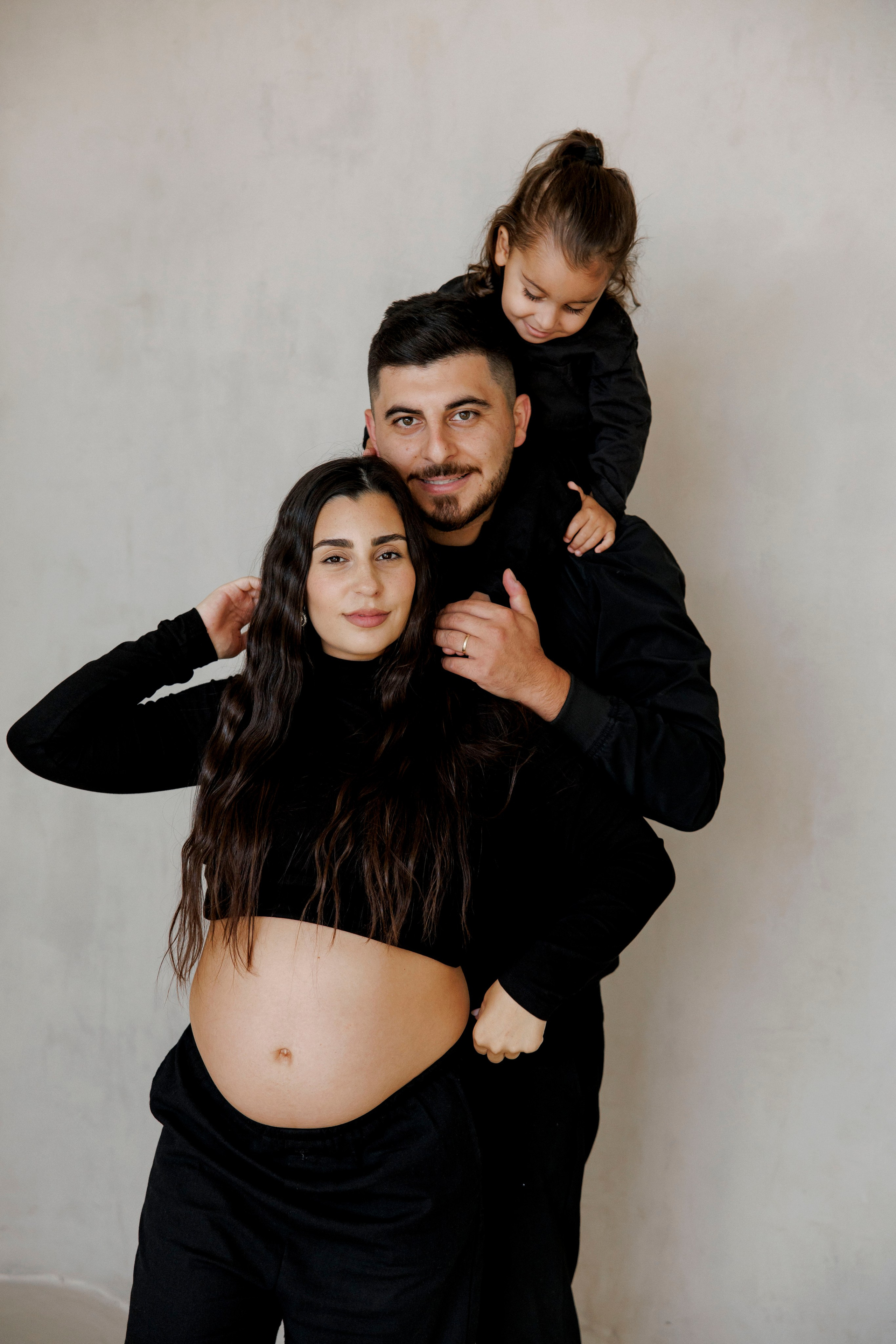 Pregnancy photoshoot inside the Grey Studio. Главная