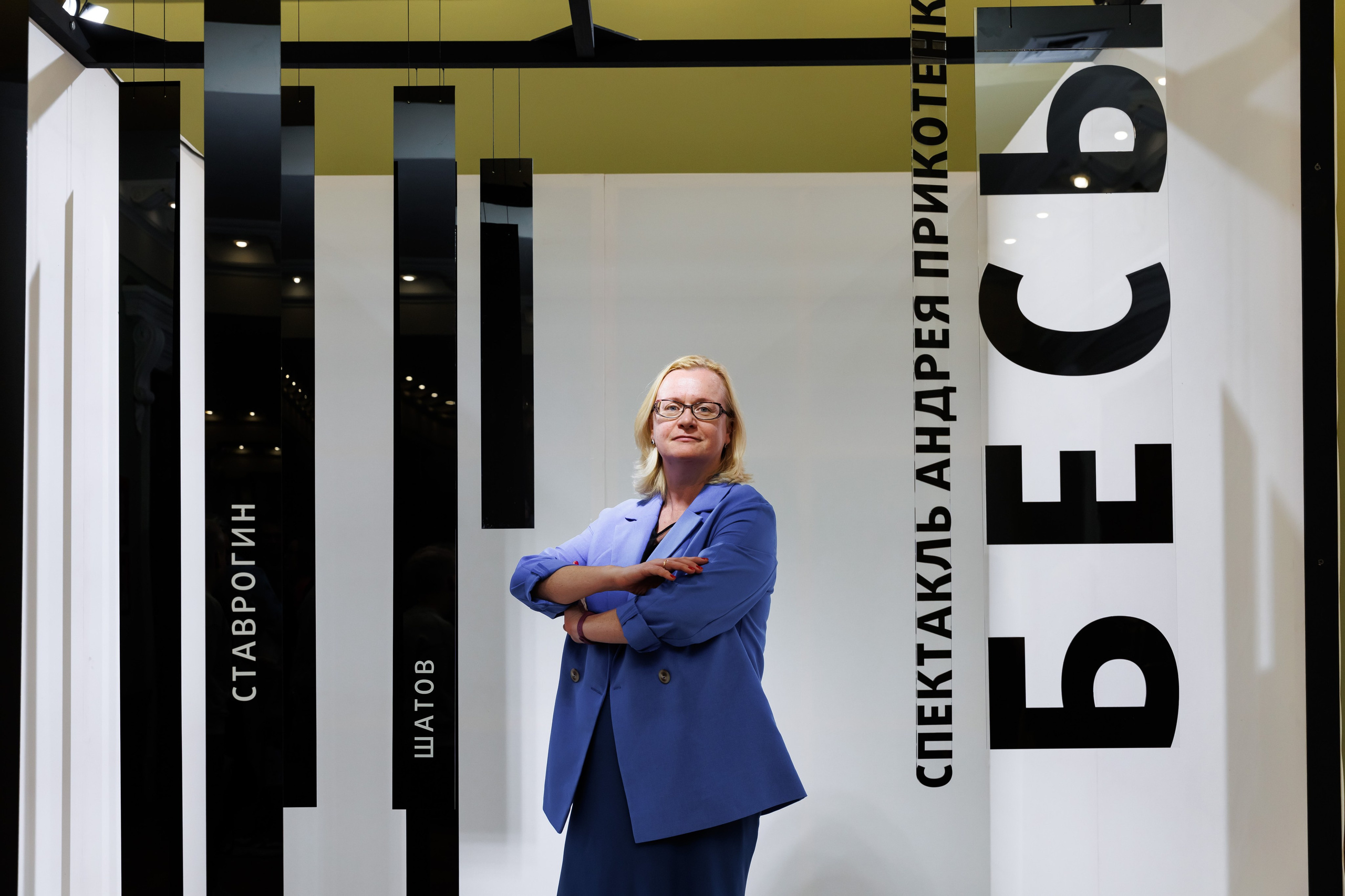 Красный факел — фотозона перед премьерой спектакля. Фотограф Новосибирск — Наталья Гресь