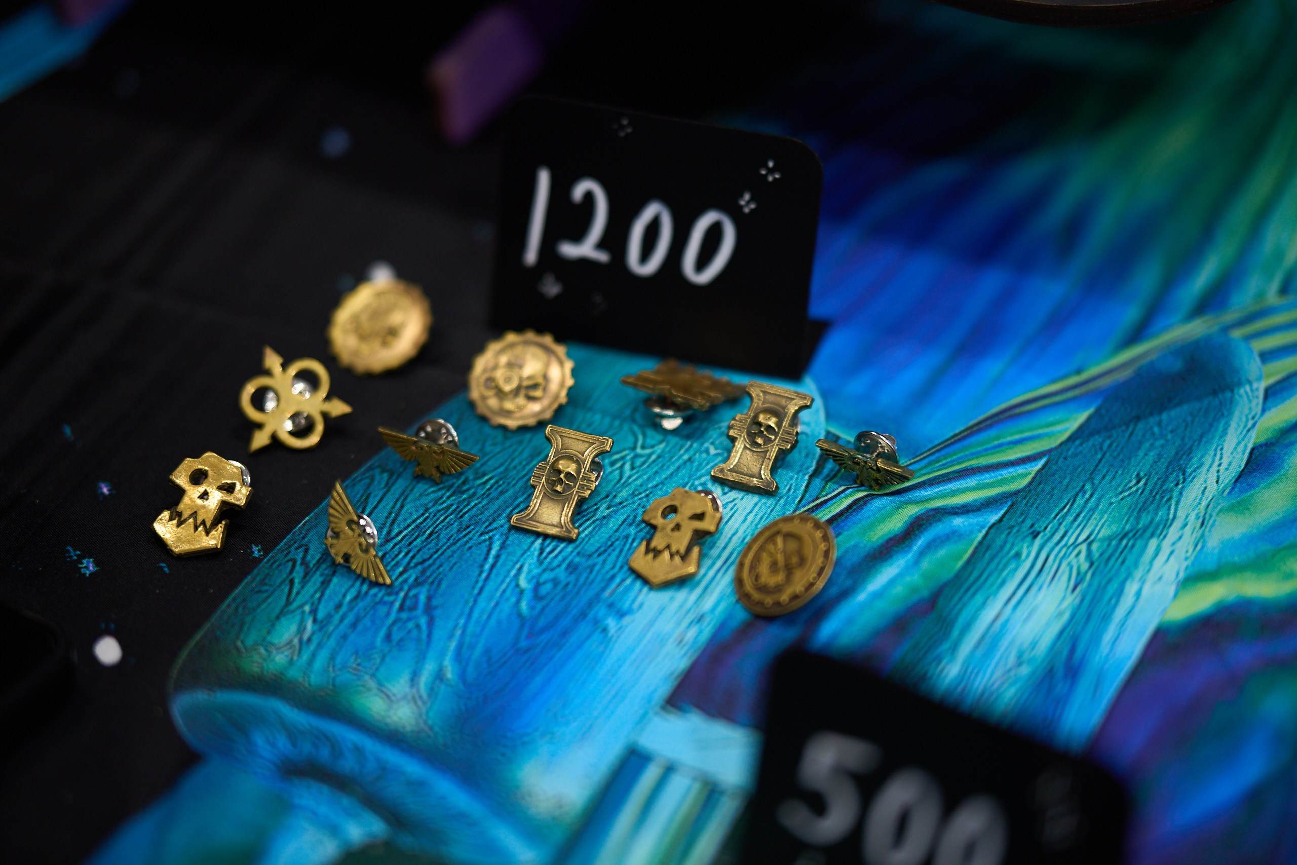 Сразу урвал инсигнию, пока покупателей ещё не было :)