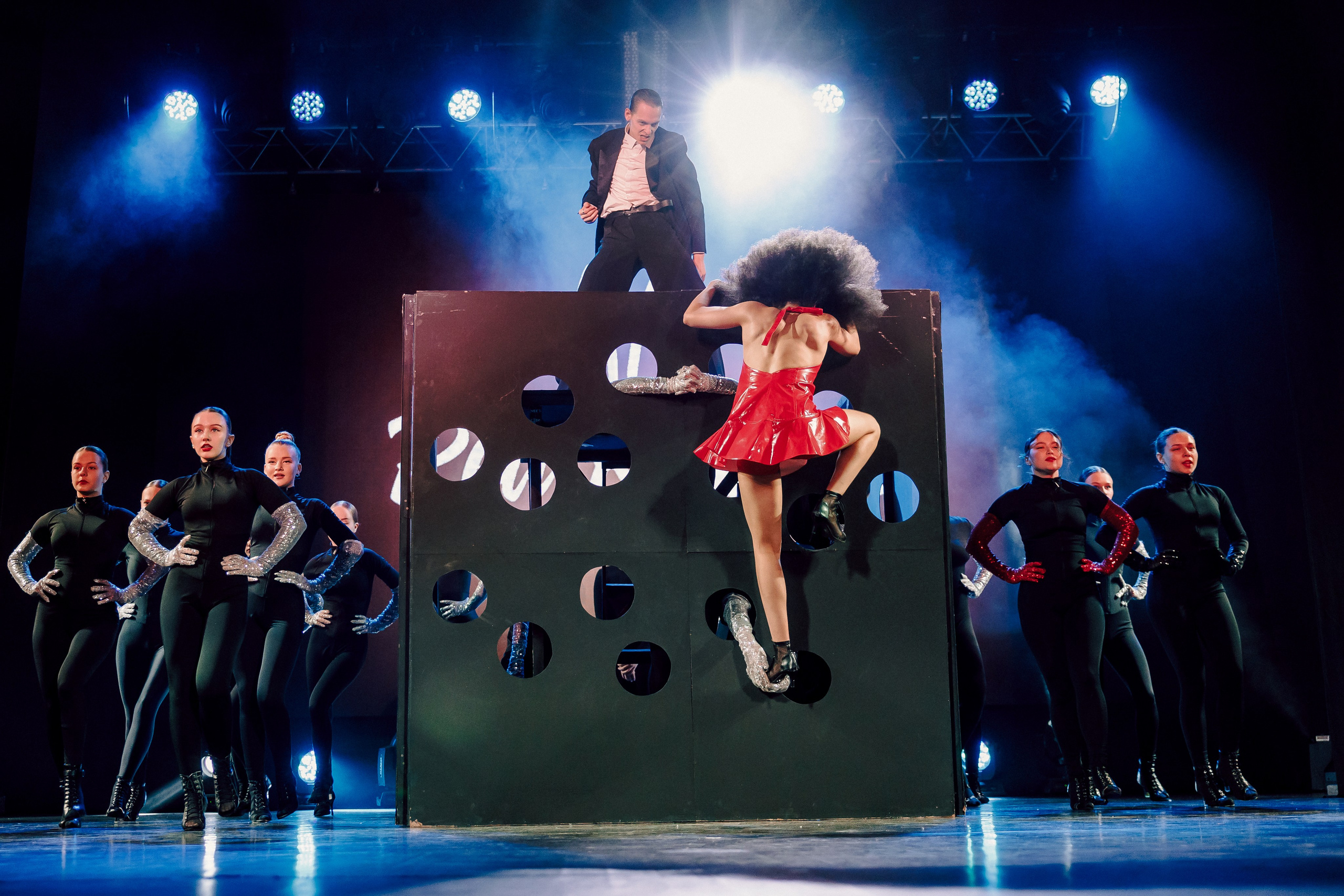 Отчётный концерт танцевальной школы «Red Rabbits» 2025. Лёшка Варзегов — фотограф