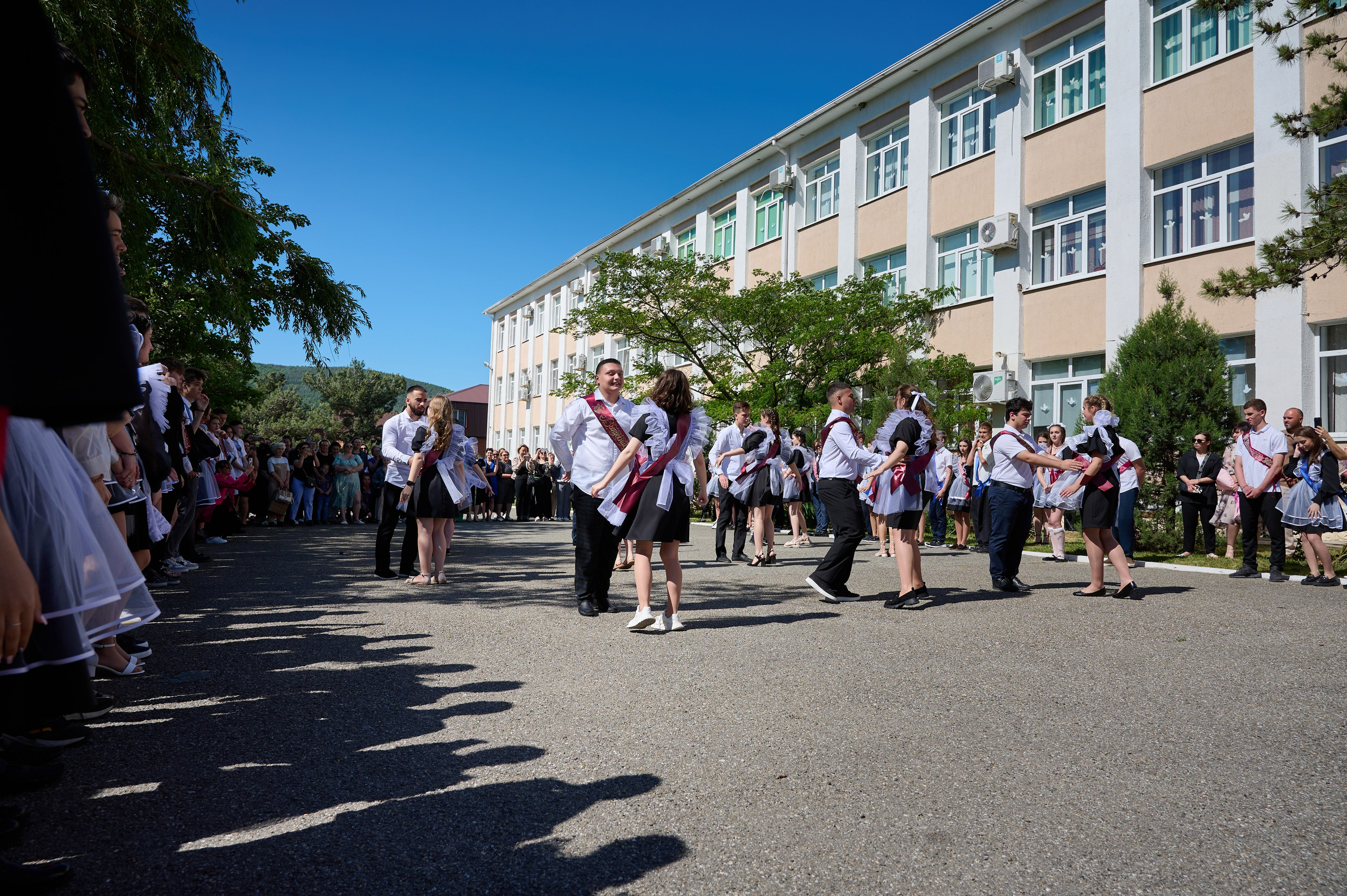 Последний звонок. Жизнь курорта Кабардинка в фотографиях