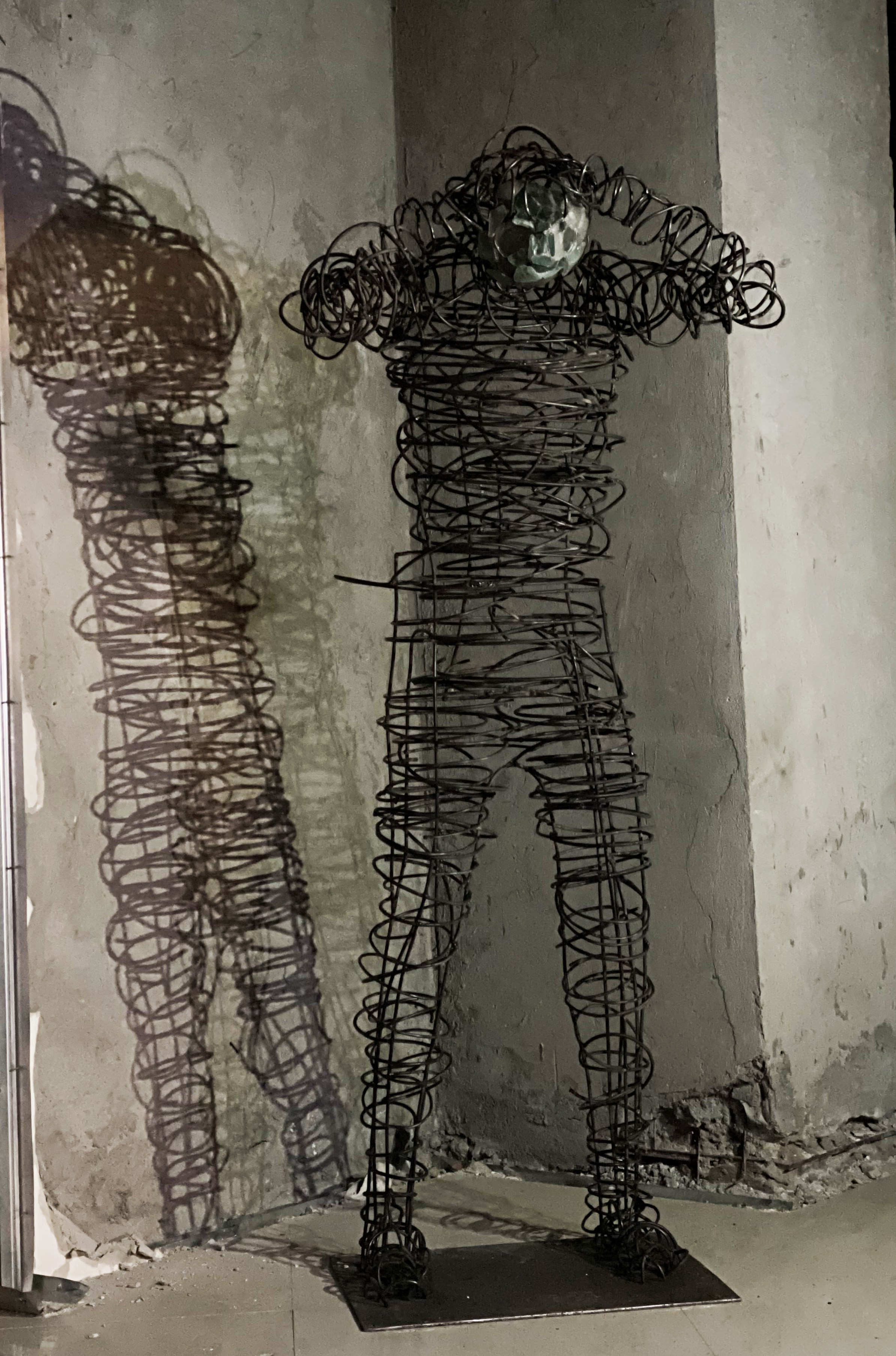 Подглядывающий _2021-2024. Художник — скульптор Антонина Фатхуллина