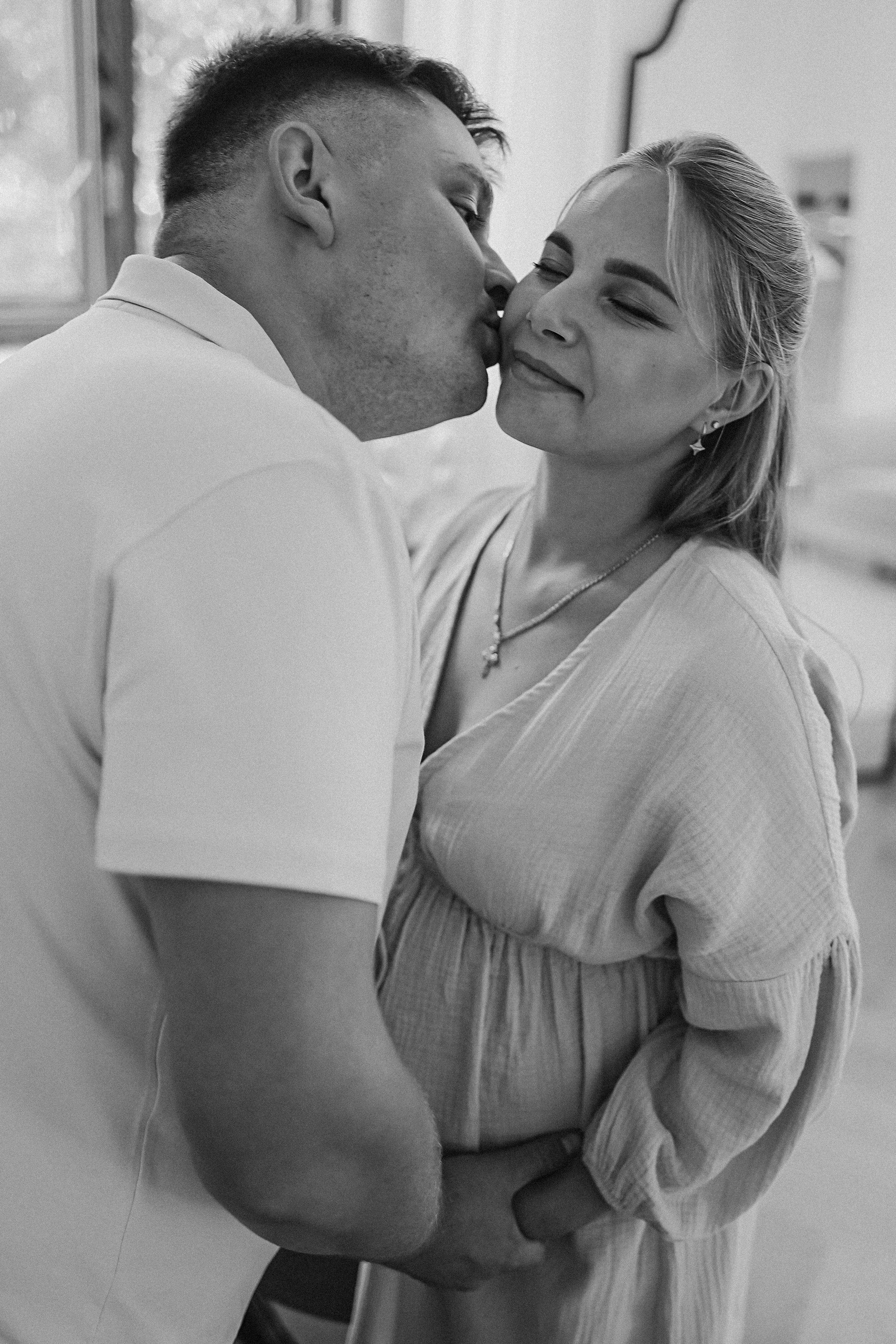 Квартира (беременность). Семейный фотограф Тюмень, фотограф на роды Салмина Мария