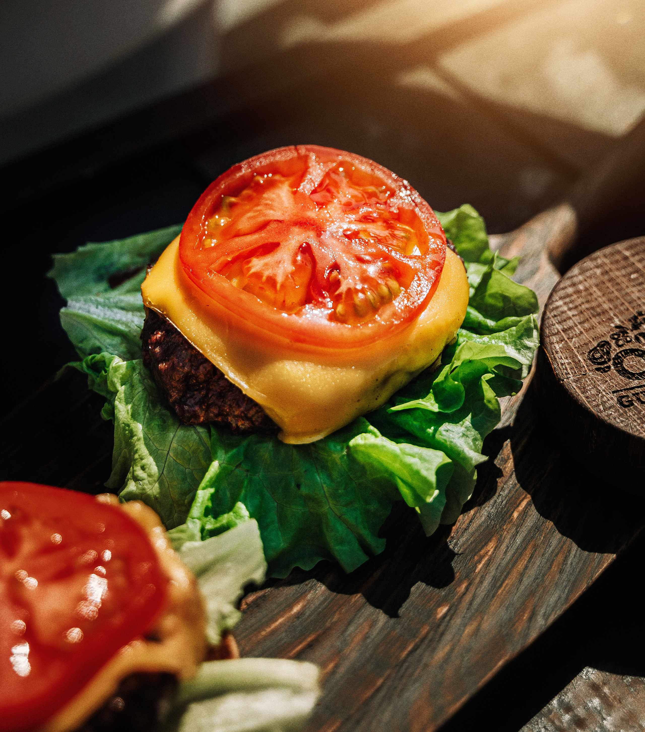 Бургер на улице. Ищем потаённое. Портретный и предметный фотограф в Санкт-Петербурге