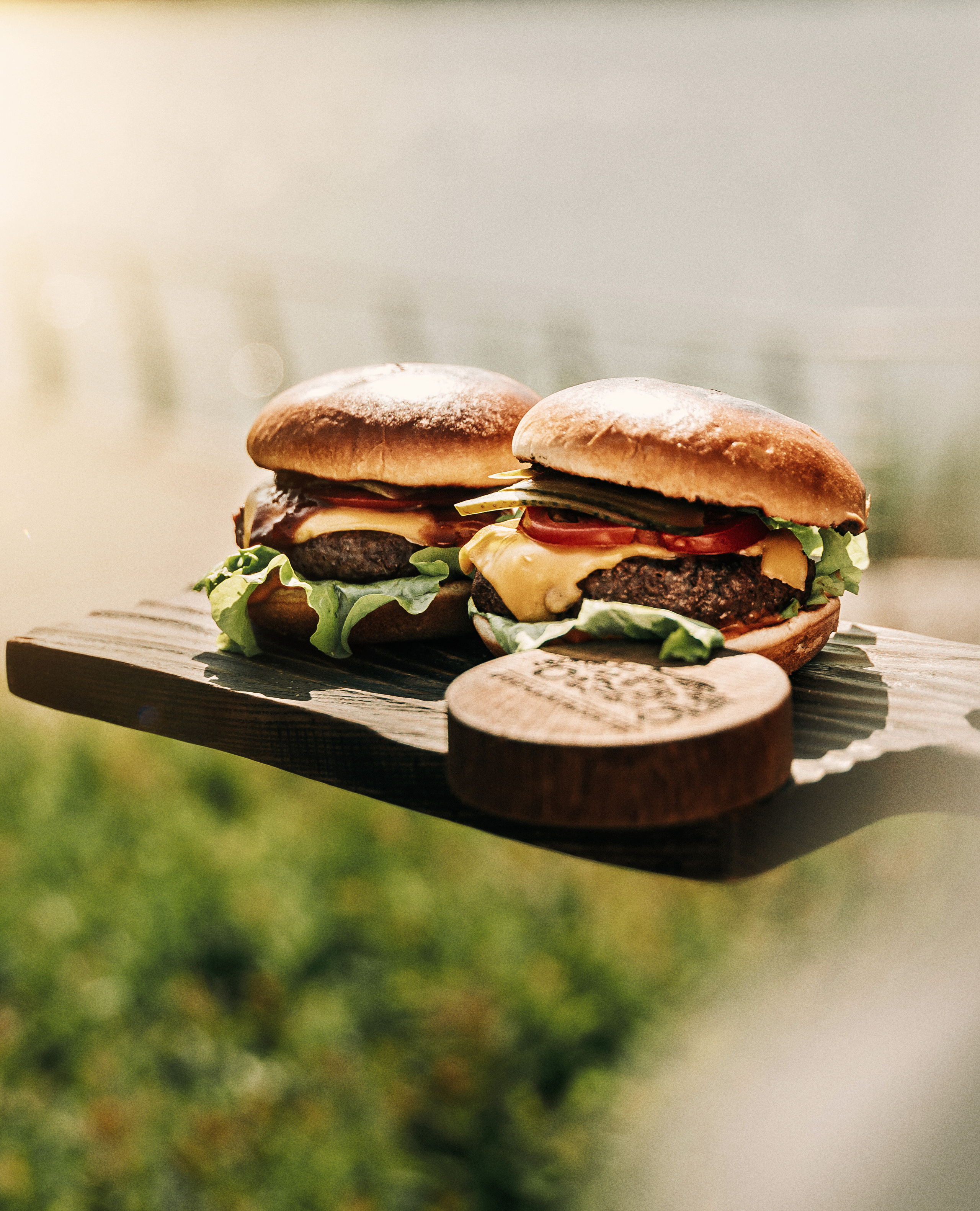 Бургер на улице. Ищем потаённое. Портретный и предметный фотограф в Санкт-Петербурге