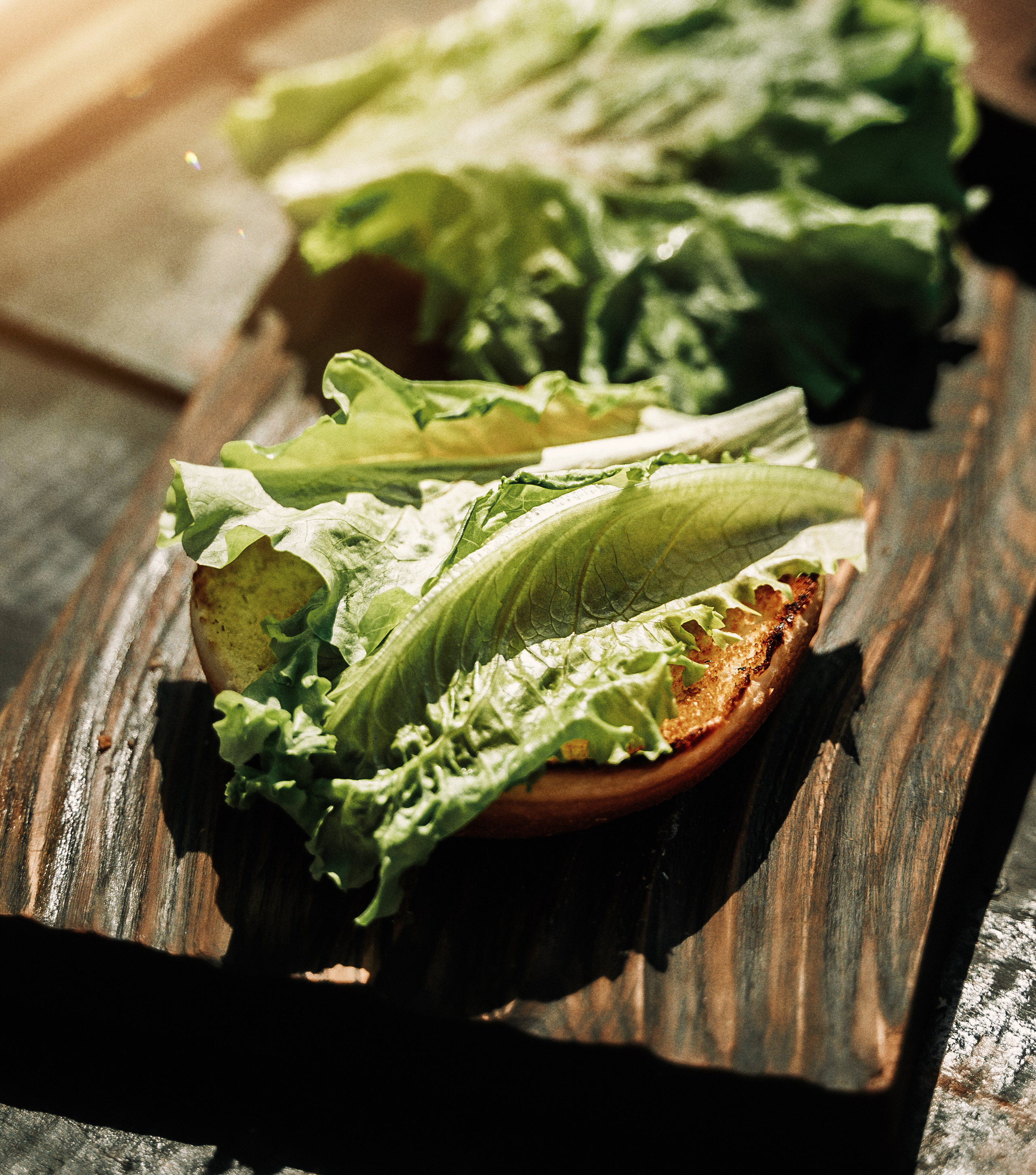 Бургер на улице. Ищем потаённое. Портретный и предметный фотограф в Санкт-Петербурге