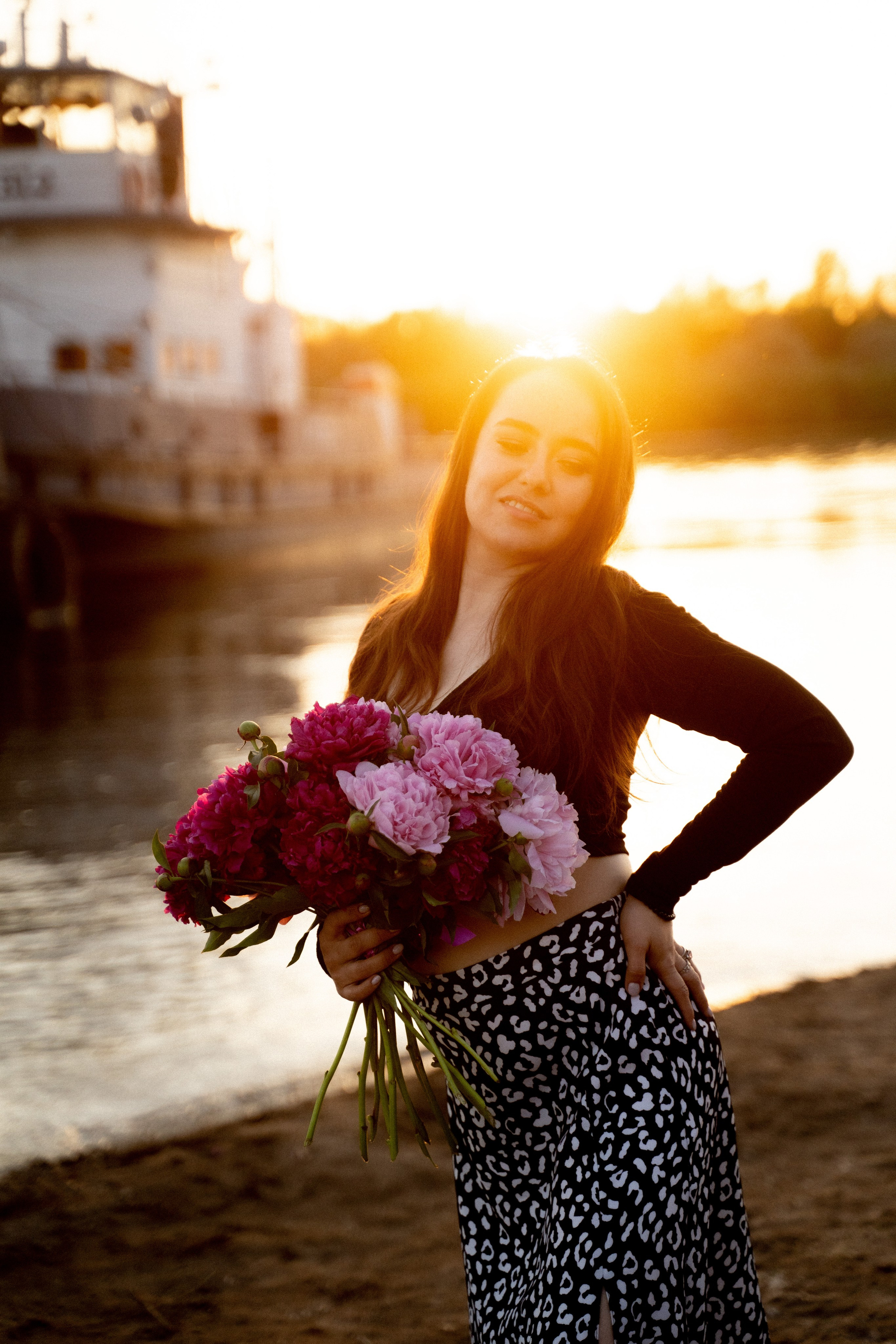 Девушки на берегу