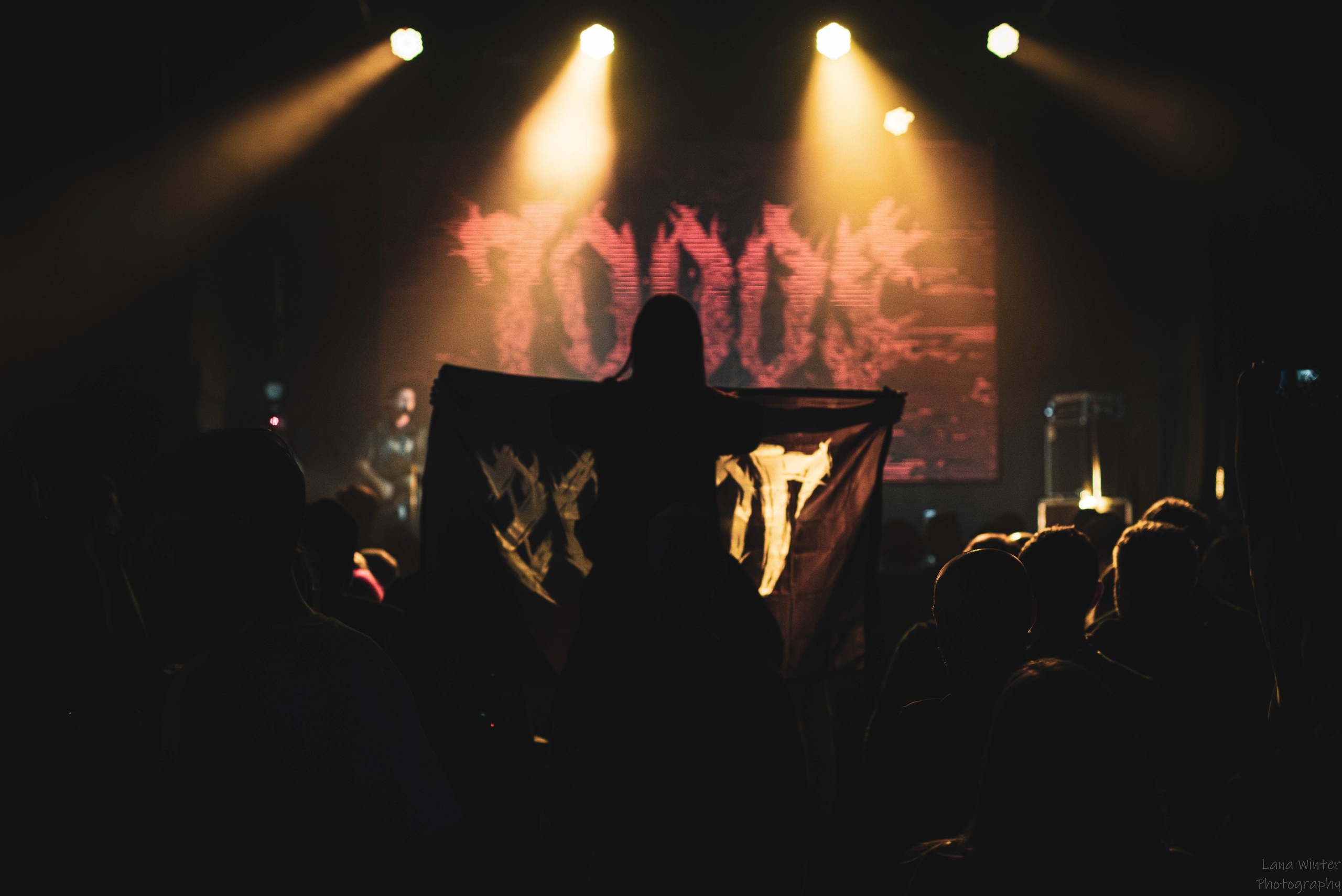 7000$ (29 июня 2025 года, Москва, клуб Урбан). Фотограф Светлана Блинова, Москва и Московская область