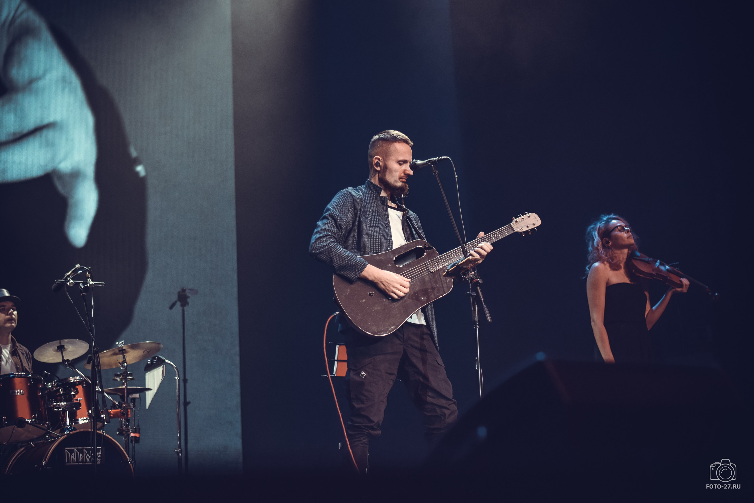 Антон Курдюмов фотограф в Хабаровске Рина Курдюмова фото27 foto27 Антон Дорофеев репортажный репортаж документалист Тони и Рина фотосоздатели ПаПаРоК Философия и любовь сольный концерт ОДОРА Хабаровск