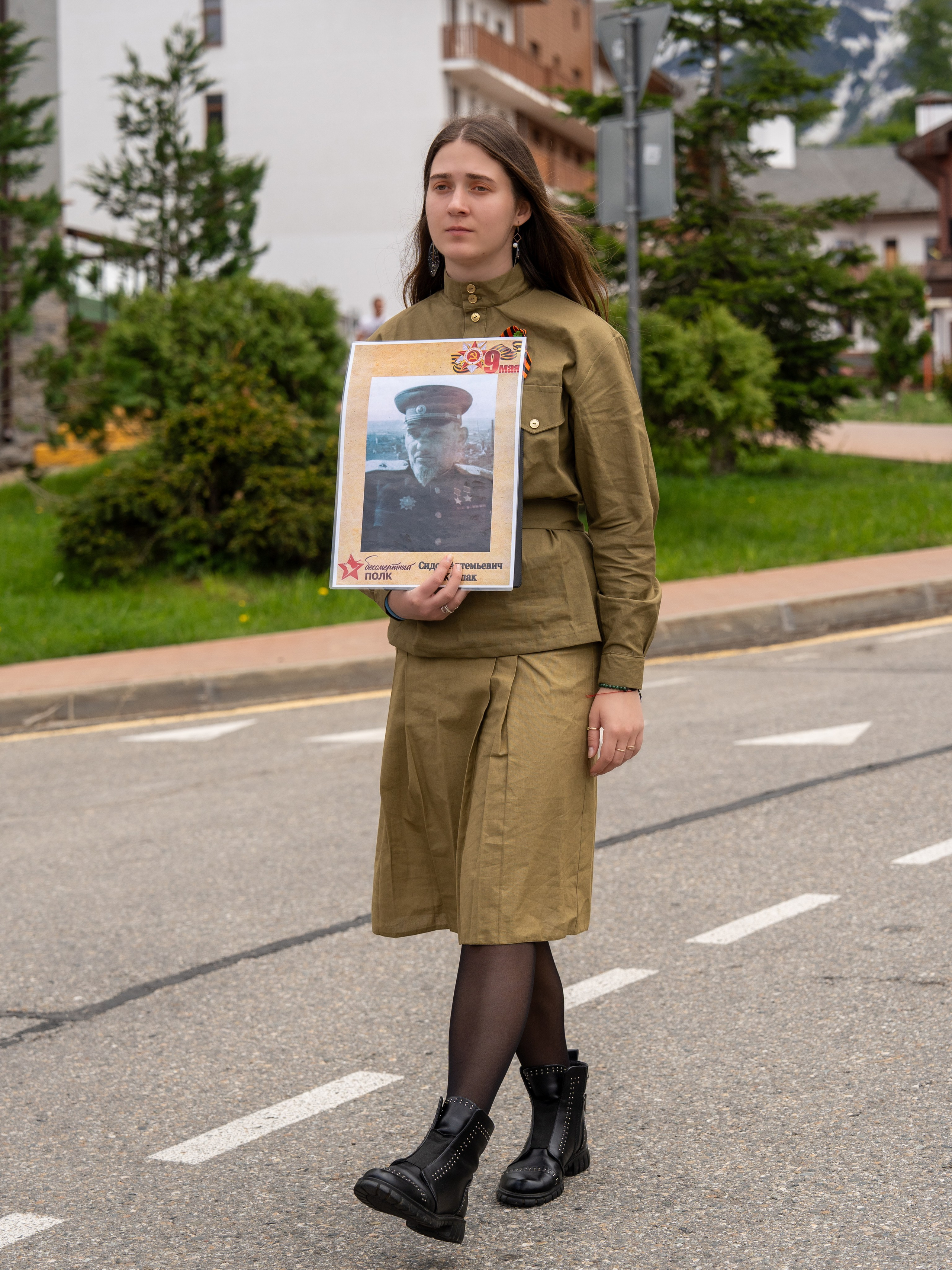 Шествие бессмертного полка 9 мая 2024 Rosa Springs. Репортажный фотограф в Красной Поляне и Сочи Павлюченко Екатерина