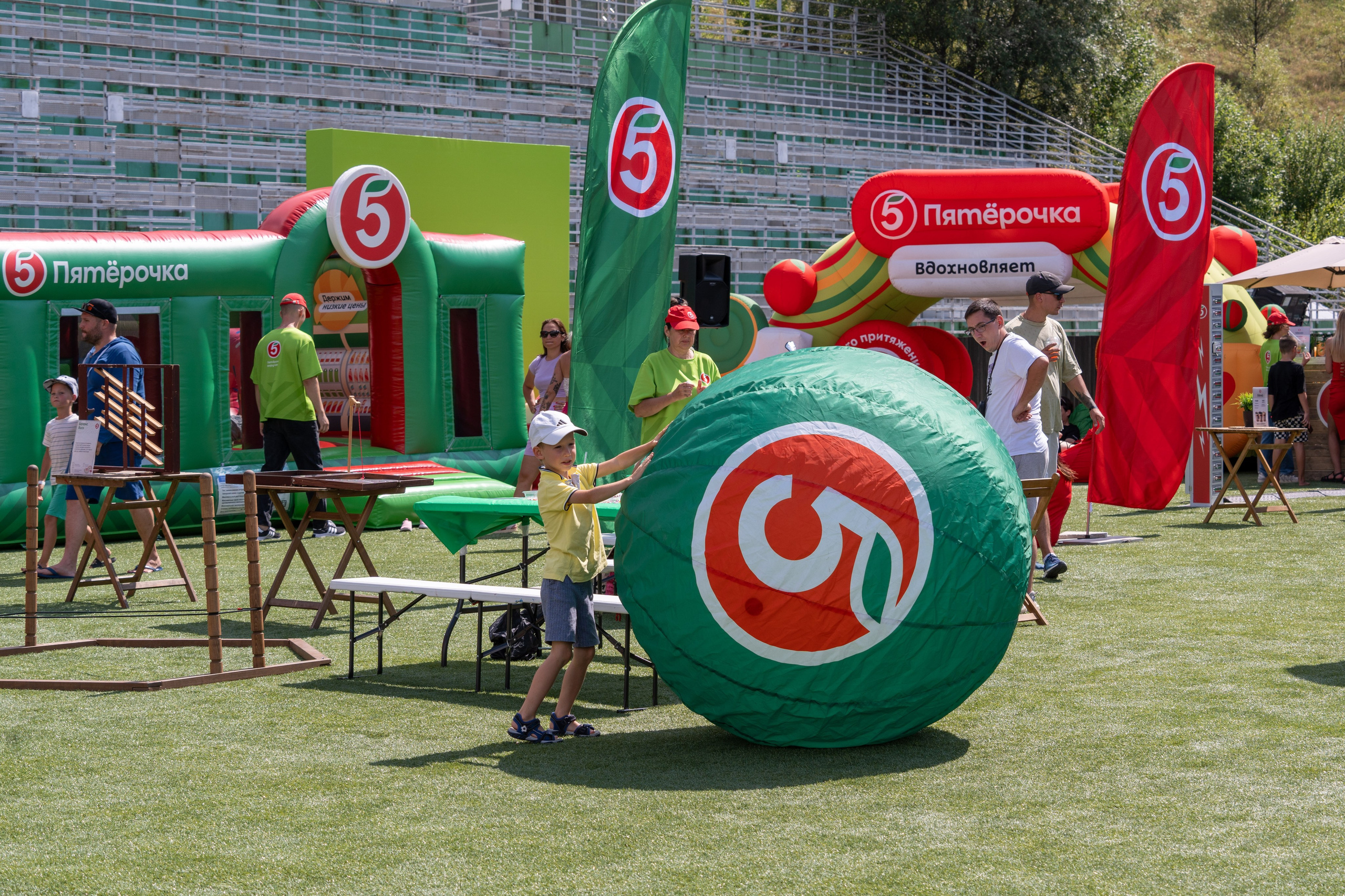 Фотоотчет партнеской интеграции для сети «Пятерочка» на фестивале «Grounded». Репортажный фотограф в Красной Поляне и Сочи Павлюченко Екатерина