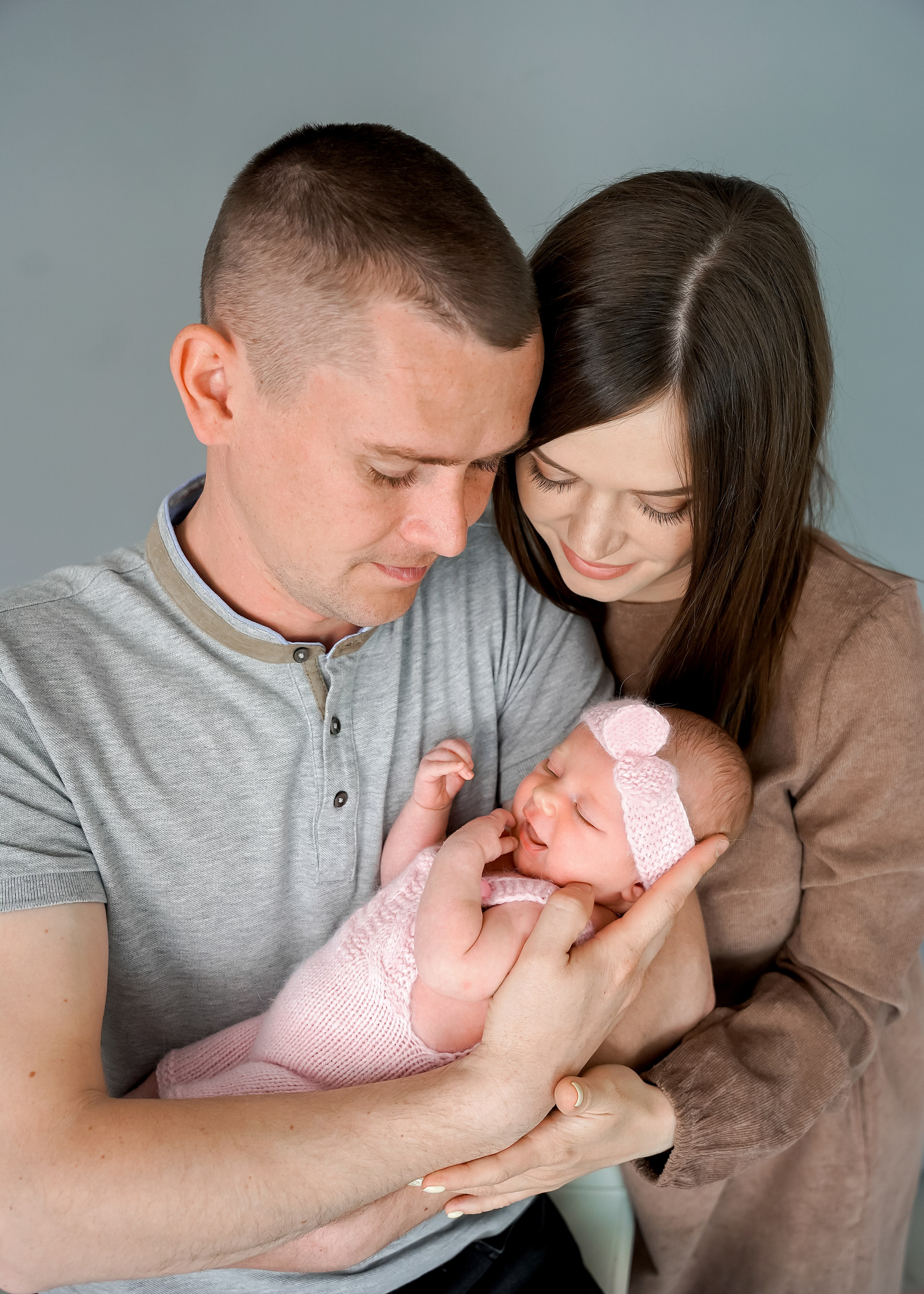 СЪЕМКА НОВОРОЖДЕННОГО С РОДИТЕЛЯМИ. Фотограф в Ялте Инна Найден. Детский и семейный фотограф