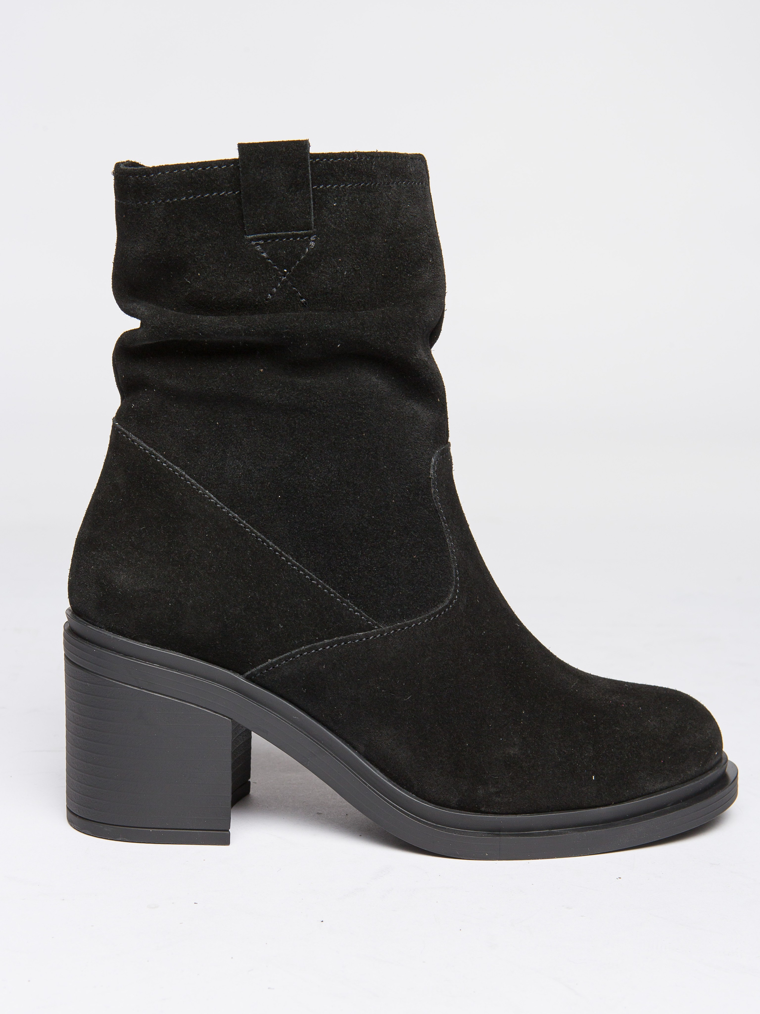 Обувь на модели. Фотограф Мария Кольцова