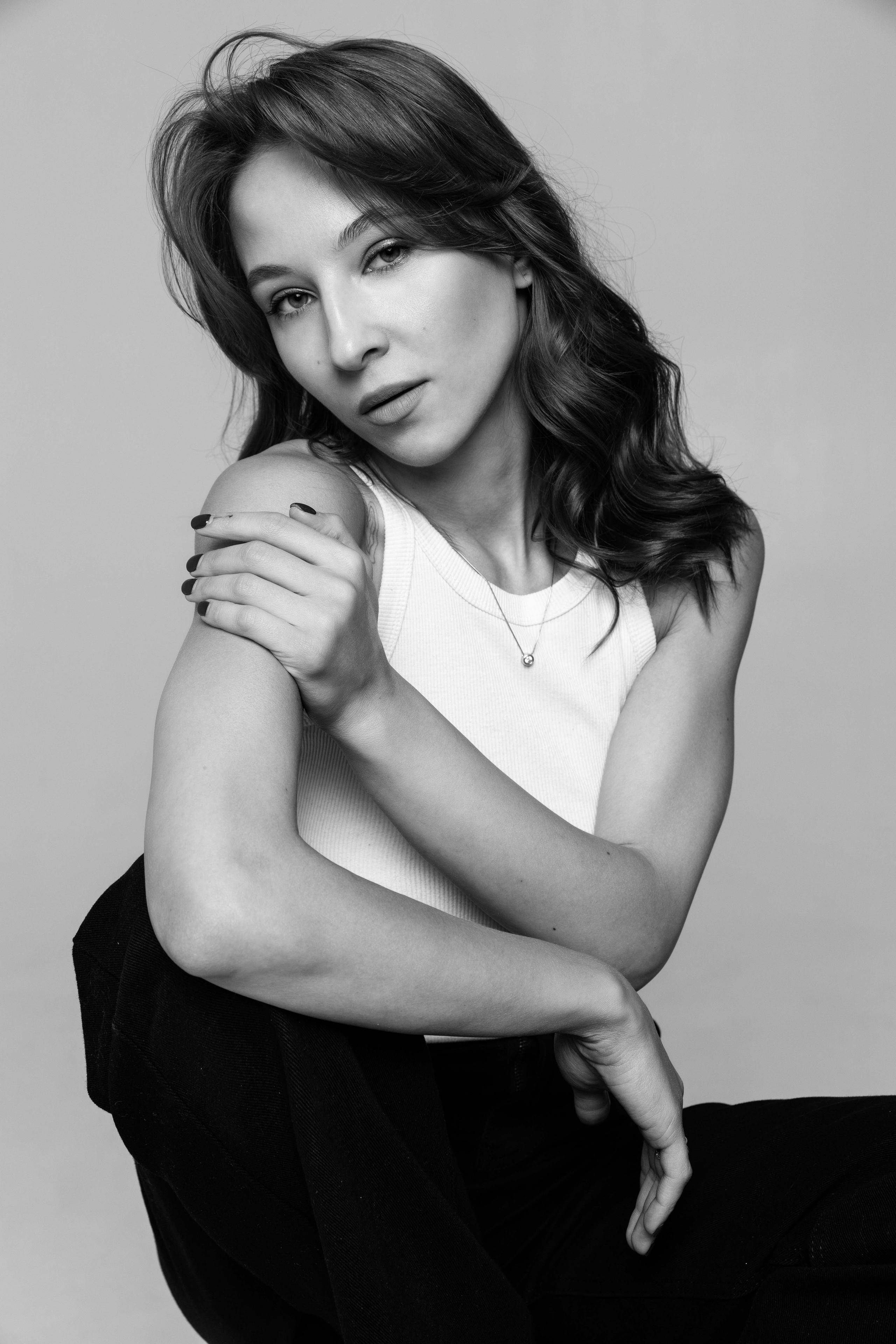 Portfolio. Volume II: «Портреты. Лица Ленинград Центра без масок». Ира Сафронова — фотограф и нейровизуализатор | бизнес-съёмки, портреты, нейровизуалы для брендов, Санкт-Петербург и Москва