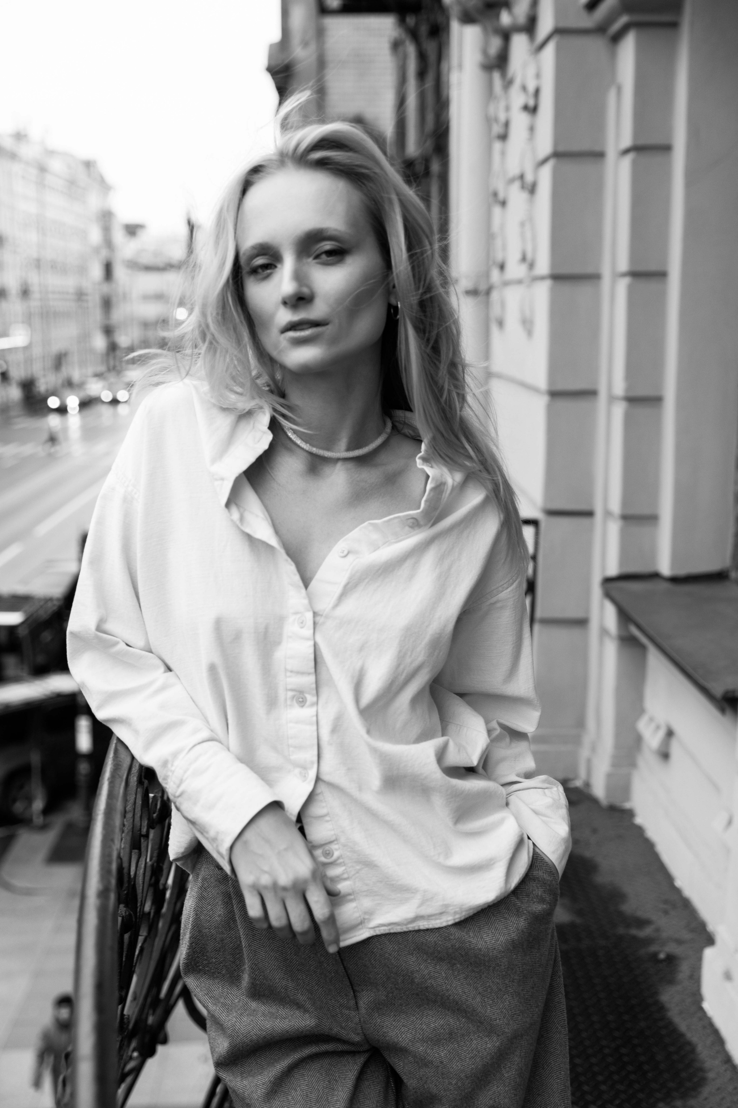 Portfolio. Volume II: «Портреты. Лица Ленинград Центра без масок». Ира Сафронова — фотограф и нейровизуализатор | бизнес-съёмки, портреты, нейровизуалы для брендов, Санкт-Петербург и Москва