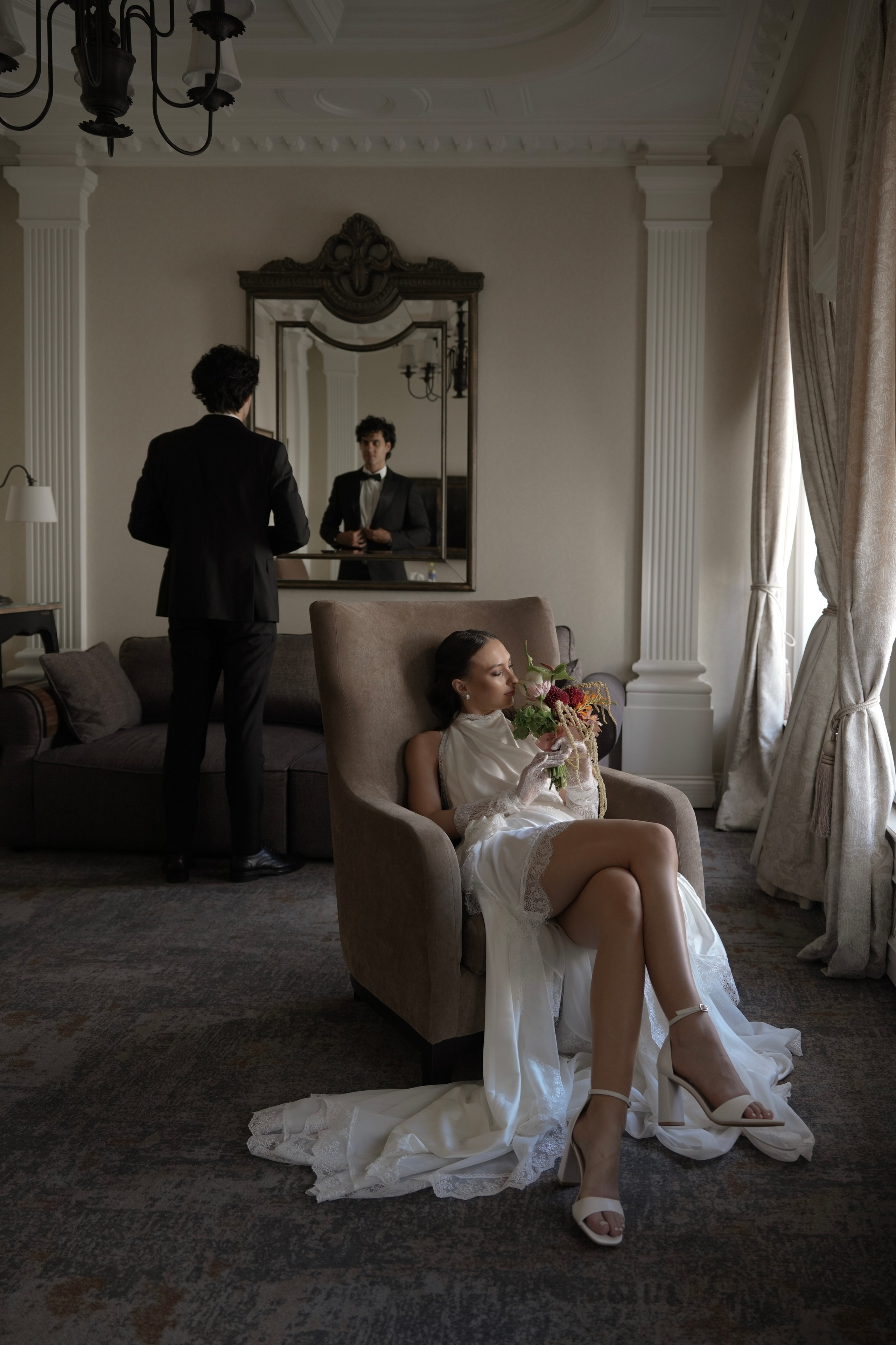 Свадебная фотосессия утра невесты и жениха в отеле Амбассадори