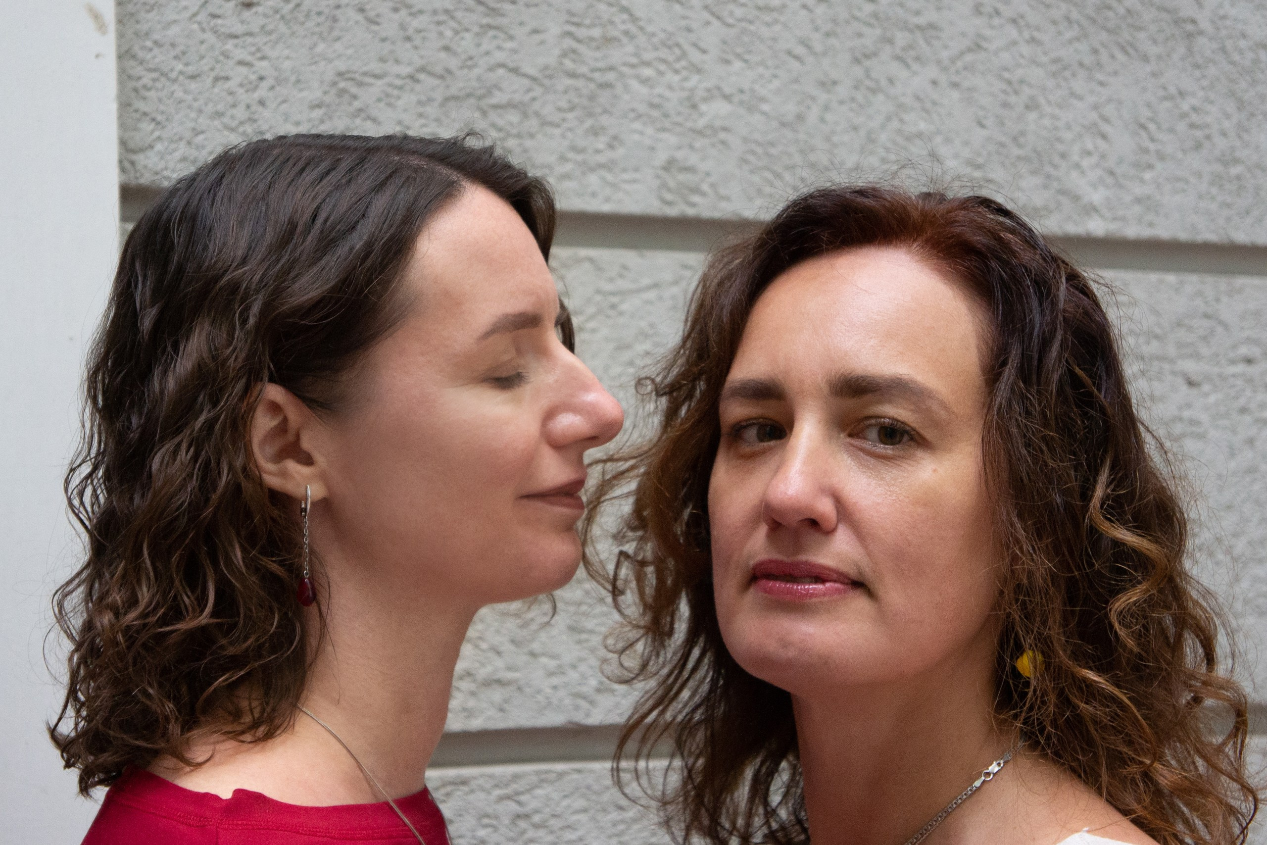 Nadya e Nataly. City. Fotografo Alina Imanbaeva Trieste e FVG