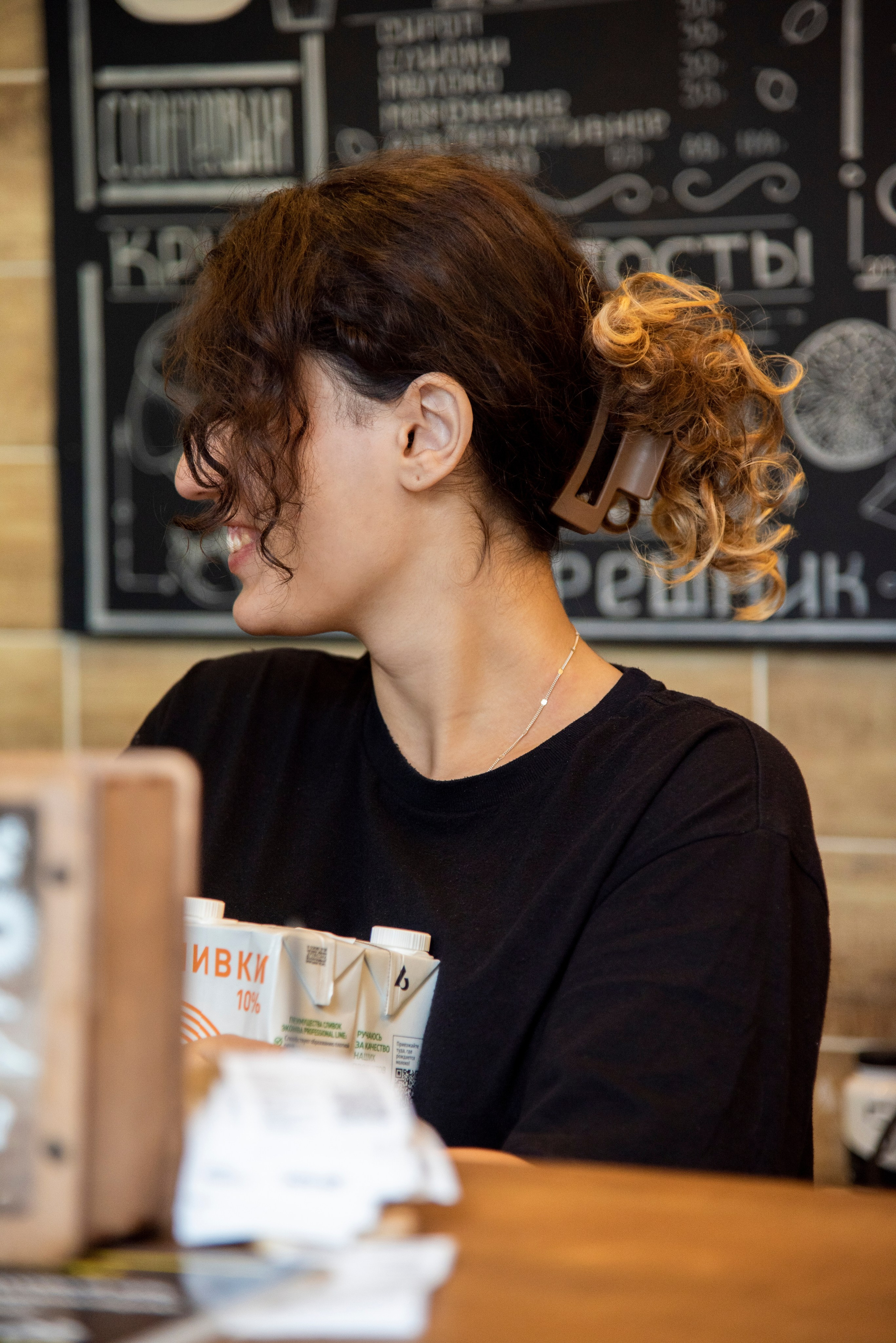 девушка, кудри, армянка, брюнетка, бармен, посёлок Лазоревское