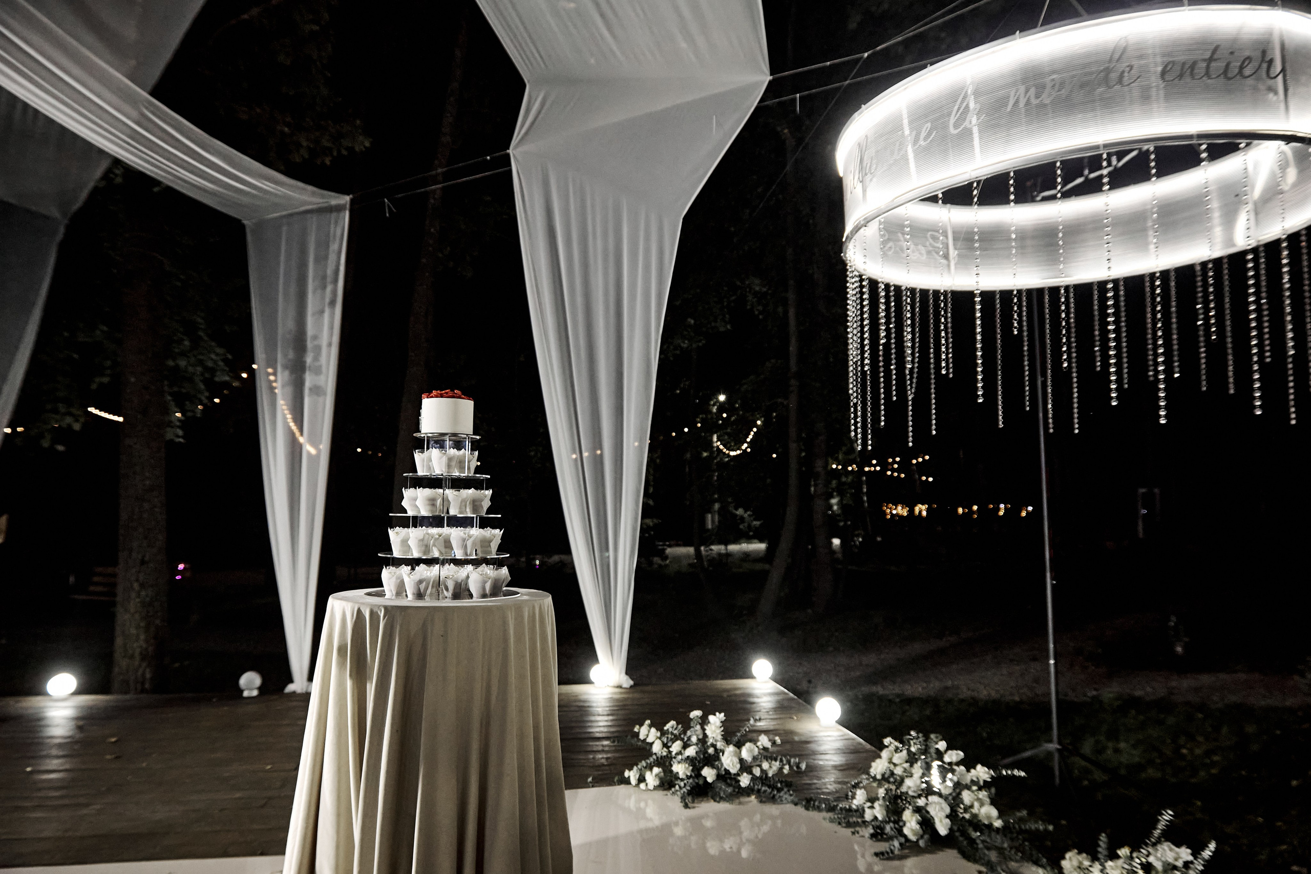 L'amour que illumine. Студия декора НикитинаДекор — оформление мероприятий в Ульяновске. Профессиональное создание эксклюзивных декораций