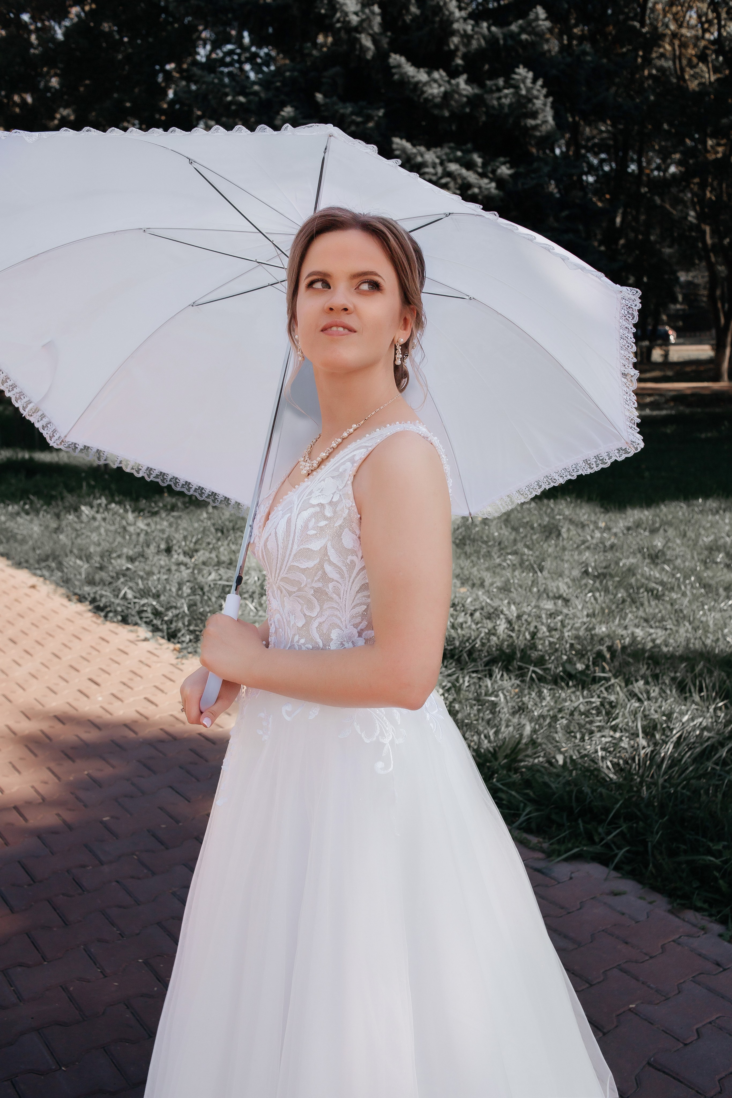 Свадебная прогулка двоих на Стрелке и в автозаводском Парке. И в фотостудии СОЛЬ в Автозаводском районе. Свадебный фотограф и фотограф Love-Store в Нижнем Новгороде Анастасия