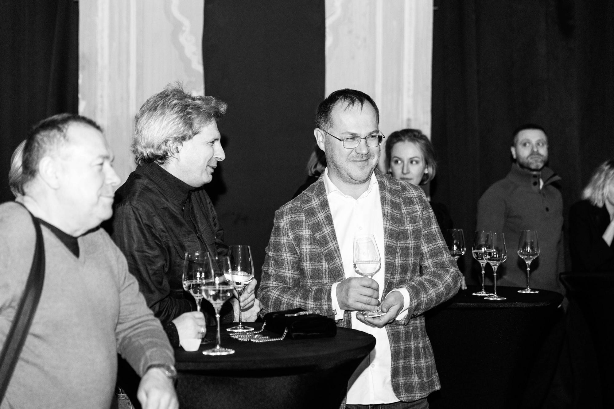 PSYCHOTHERAPIST FOR AI«Психотерапевт для искусственного интеллекта». THIRD PLACE. Свадебный фотограф в Санкт‑Петербурге Елена Пчельникова