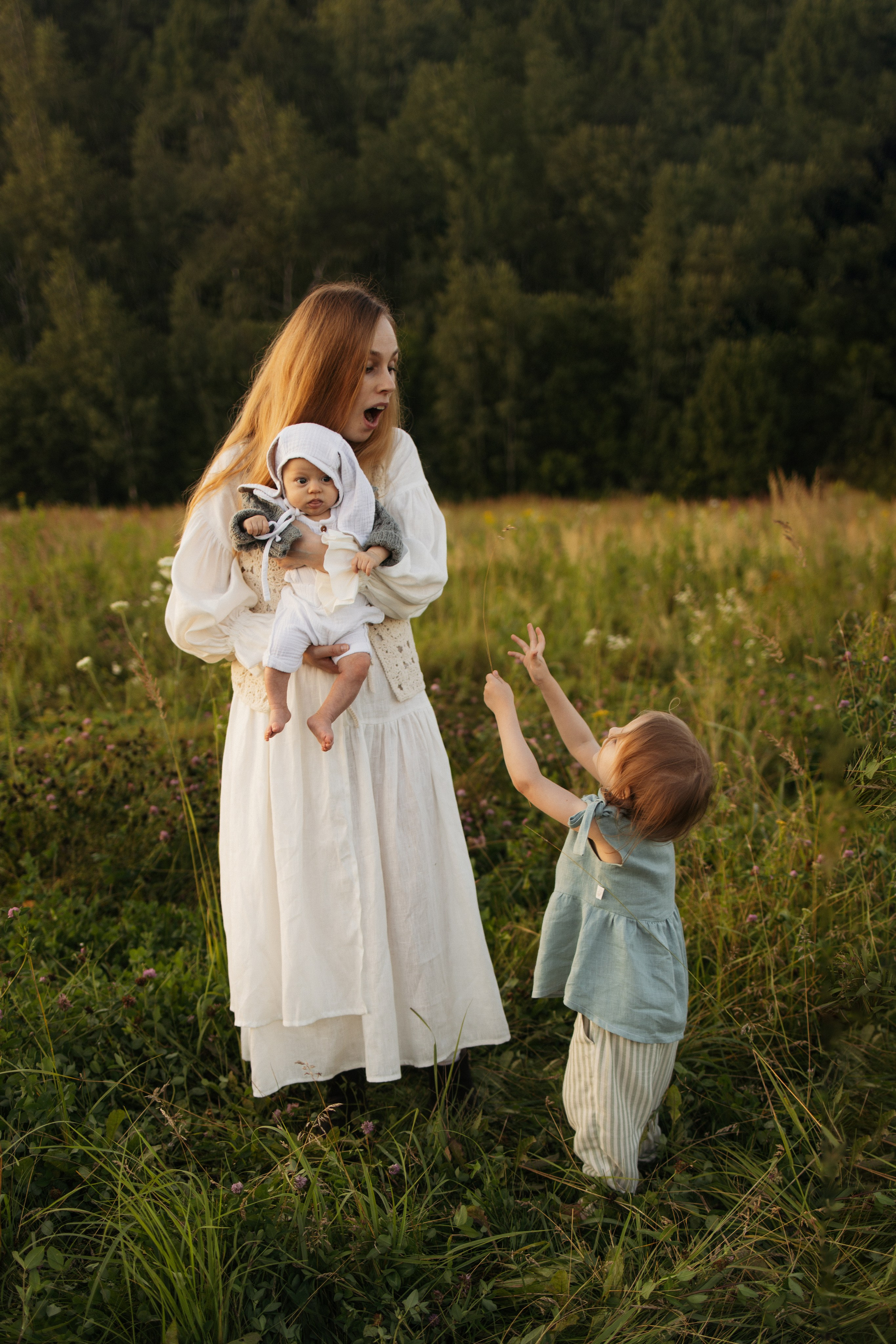 Семейная фотосессия в поле. Семейный фотограф в Москве Марина Петра