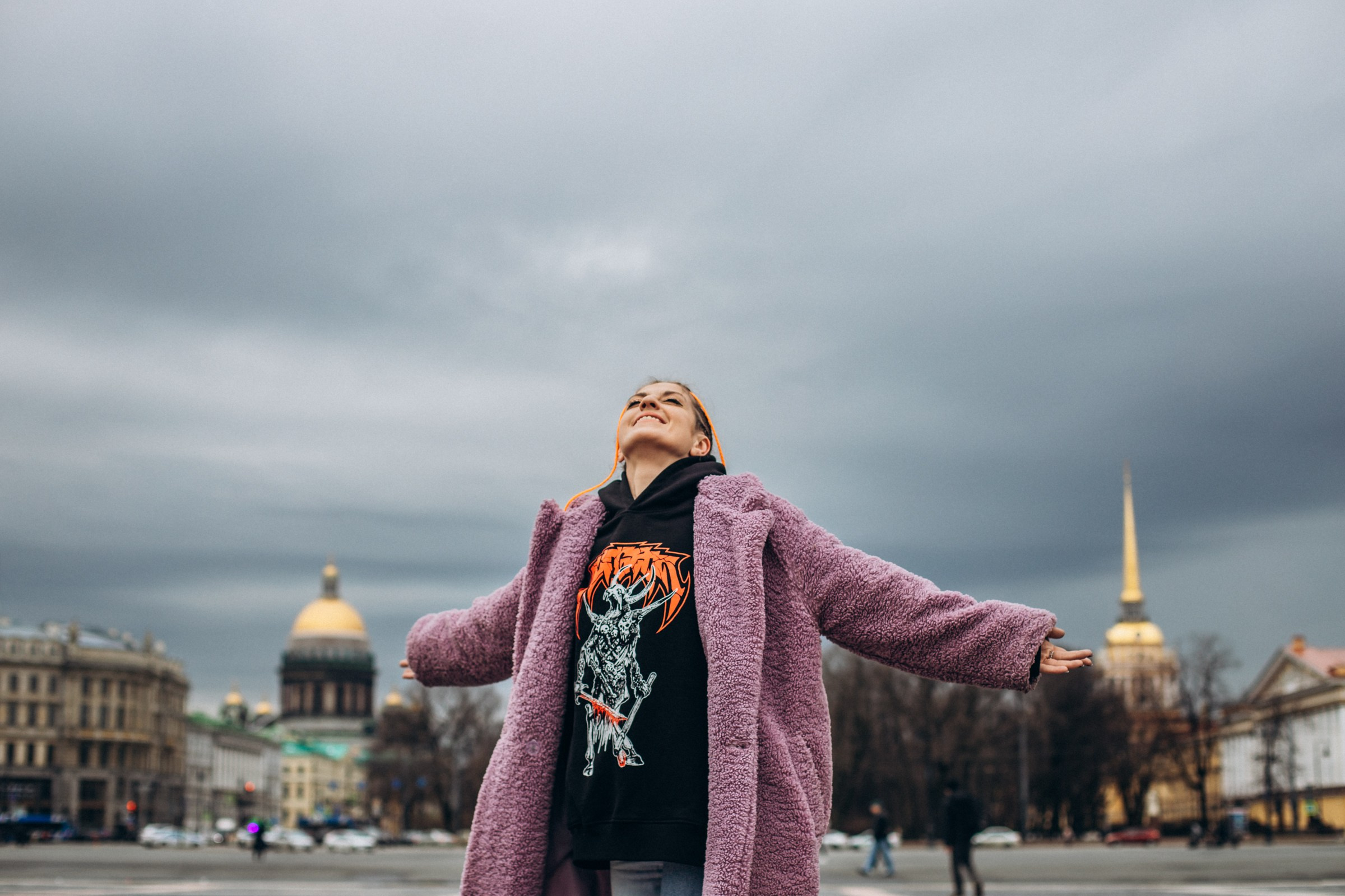 Лиза в апреле. Фотопрогулка в Петербурге. Индивидуальный и семейный фотограф в Санкт-Петербурге