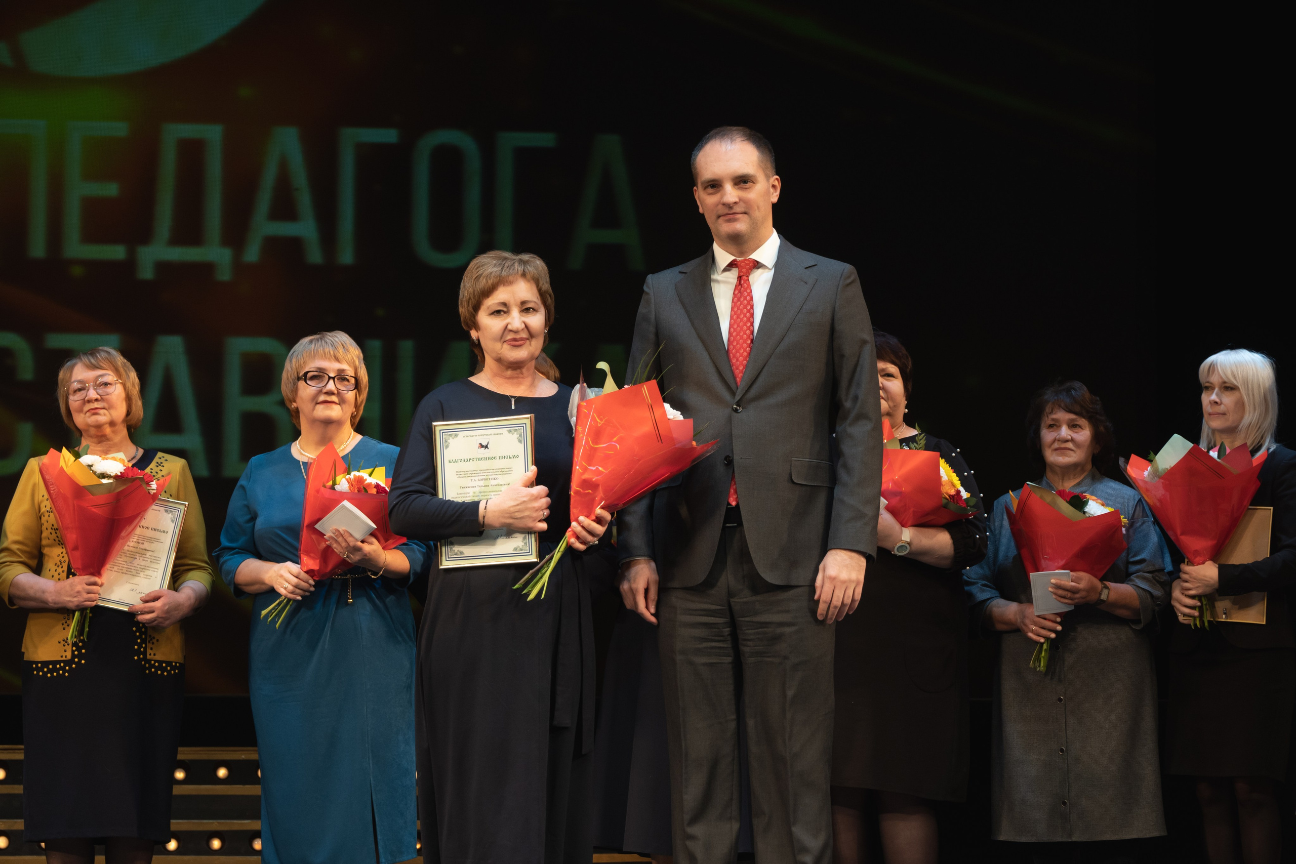 Музыкальный театр. Занимаюсь профессиональной фотографией и живу рядом с Байкалом. Работаю в разных жанрах