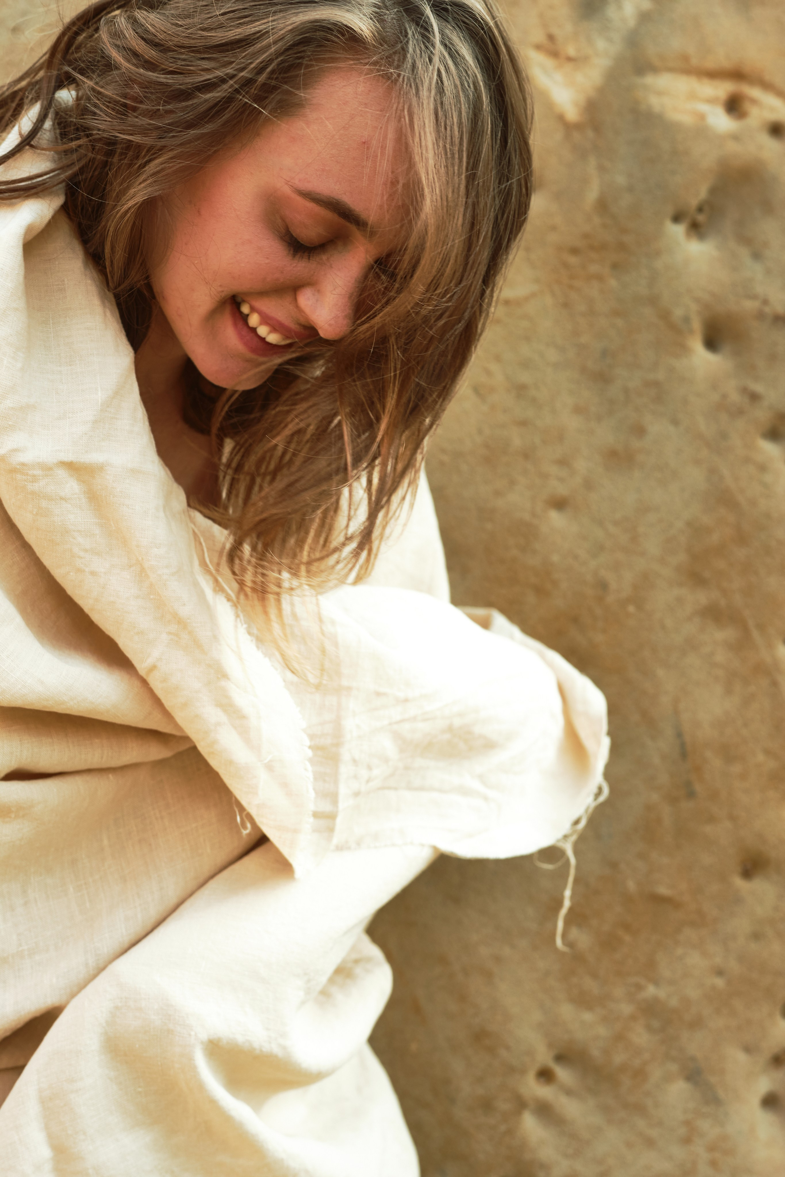 Светлана в пустыне (на пляже). Фотограф Максим Ерёмин