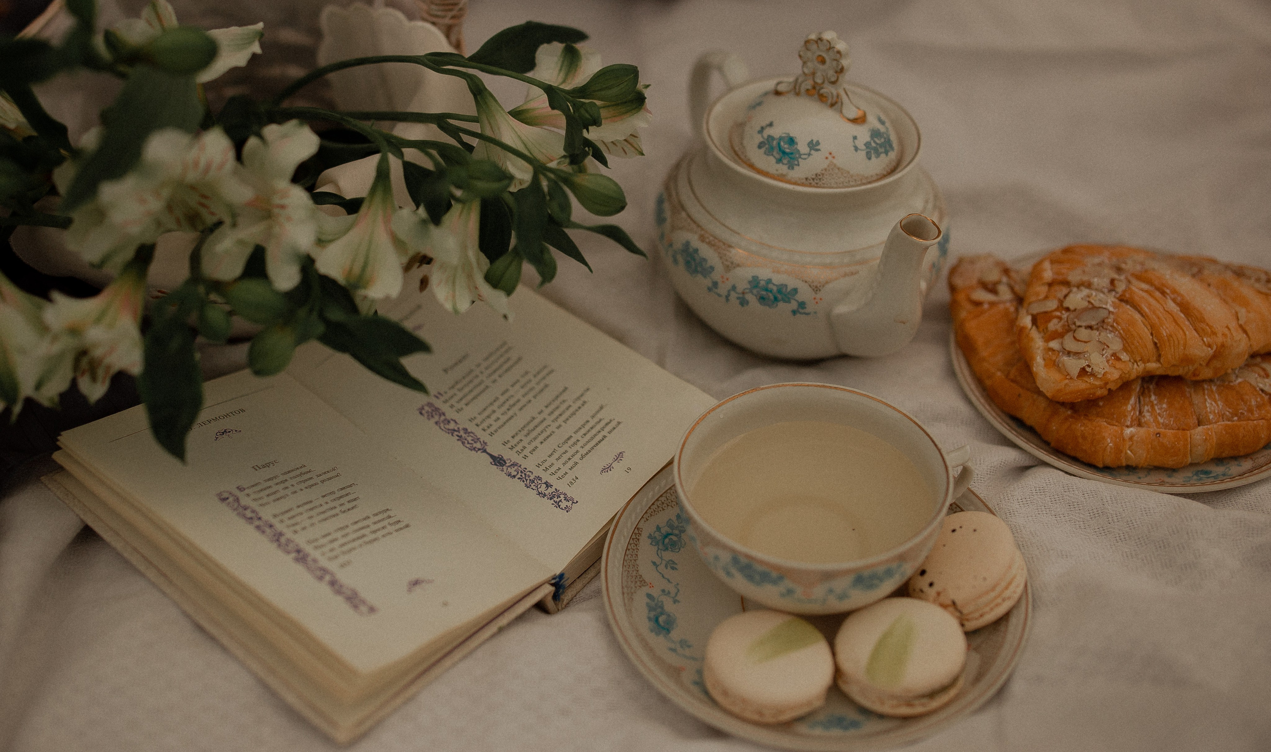 «Пусть нам кружит голову месяц май». Твой проводник в мир ушедших эпох, романтики и женственности