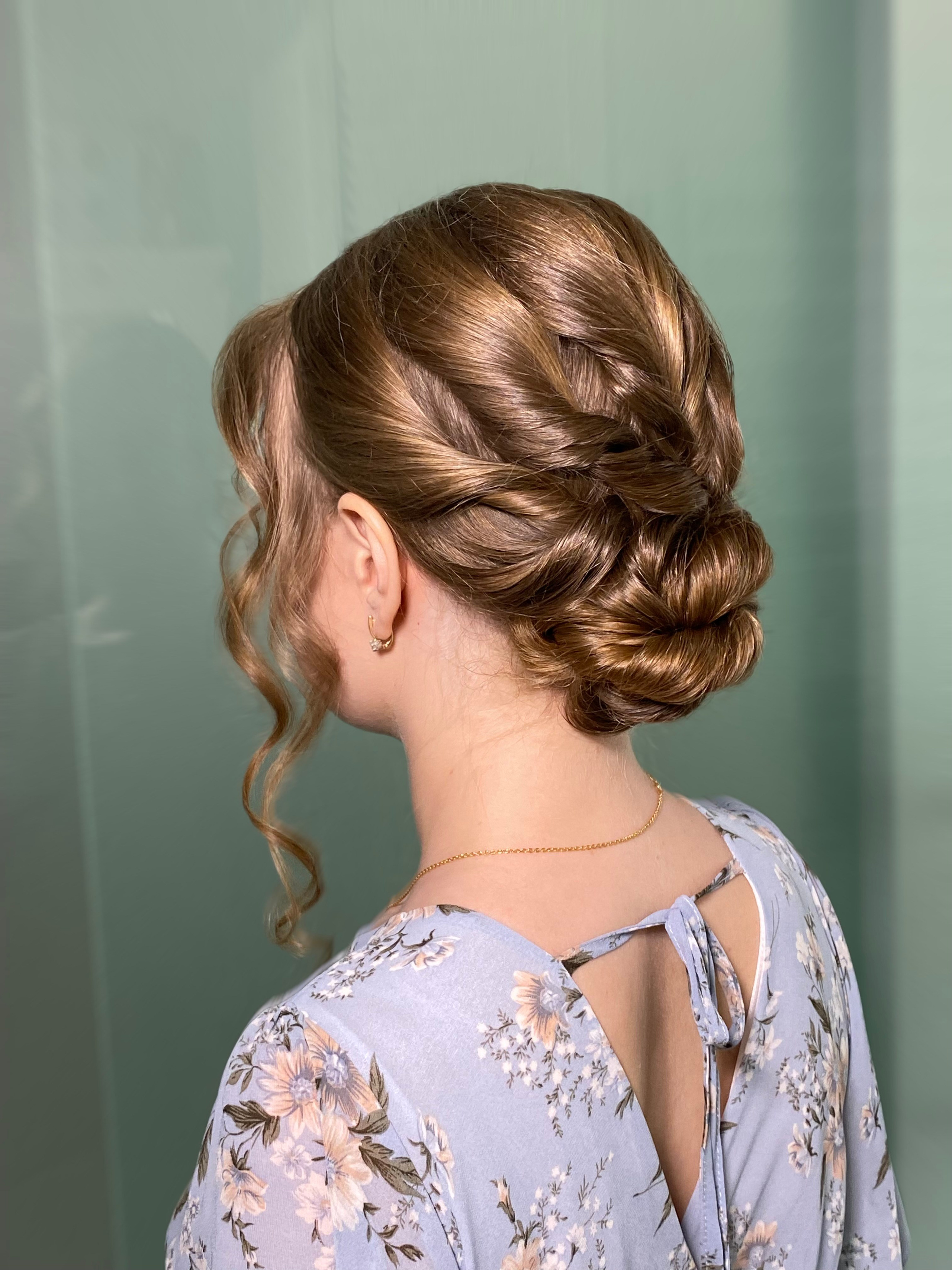 УКЛАДКА ВОЛОС ПРИЧЕСКИ В МОСКВЕ. СВАДЕБНЫЙ ВИЗАЖИСТ-СТИЛИСТ В МОСКВЕ ПРИЧЕСКИ МАКИЯЖ БРОВИ ВЫЕЗД