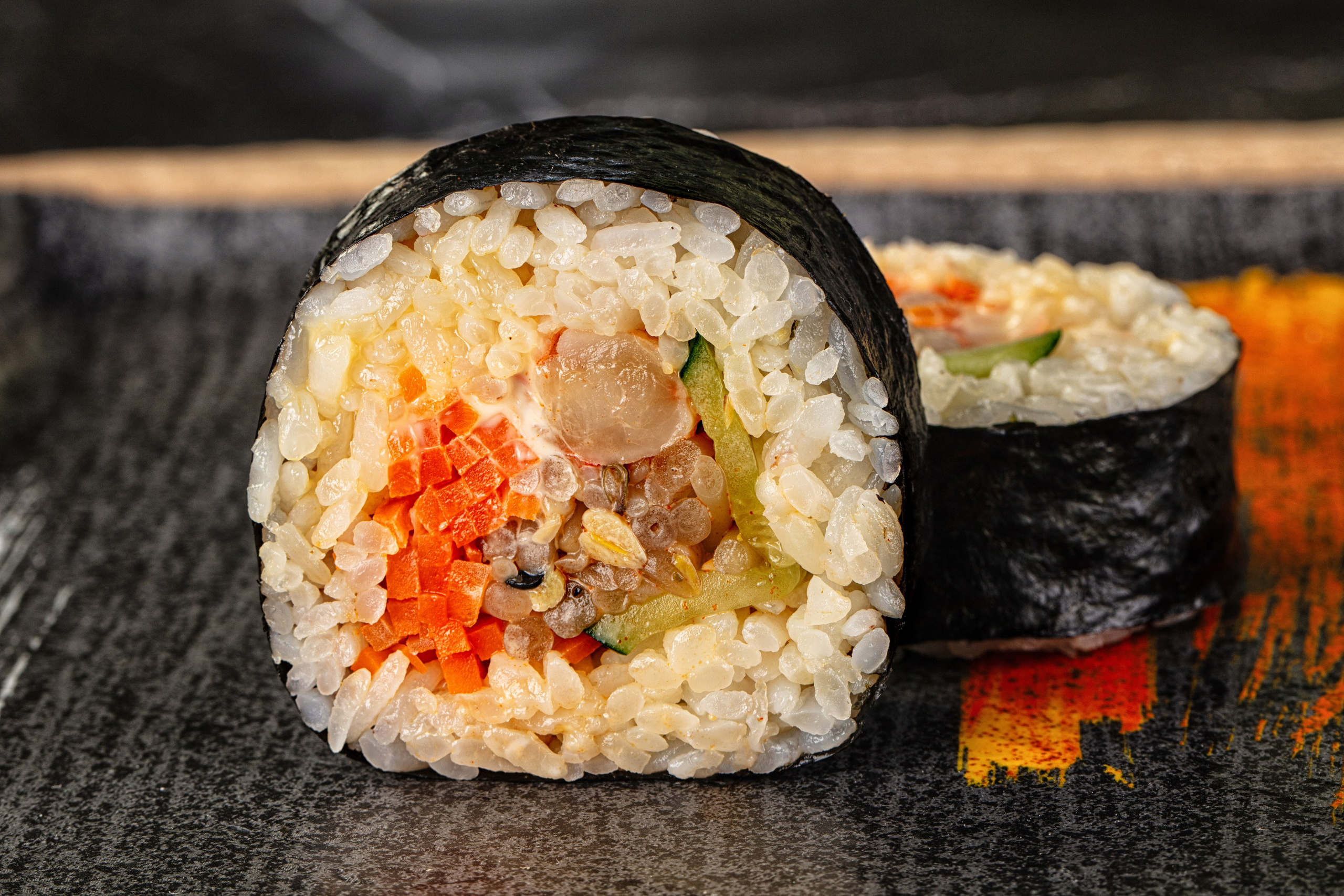 Фотосъемка суши и роллов. Заказ по тел.: +7 (906) 006-90-22. Фуд-фотограф Андрей Старостин — съемка еды в Москве. 9000 руб. в час