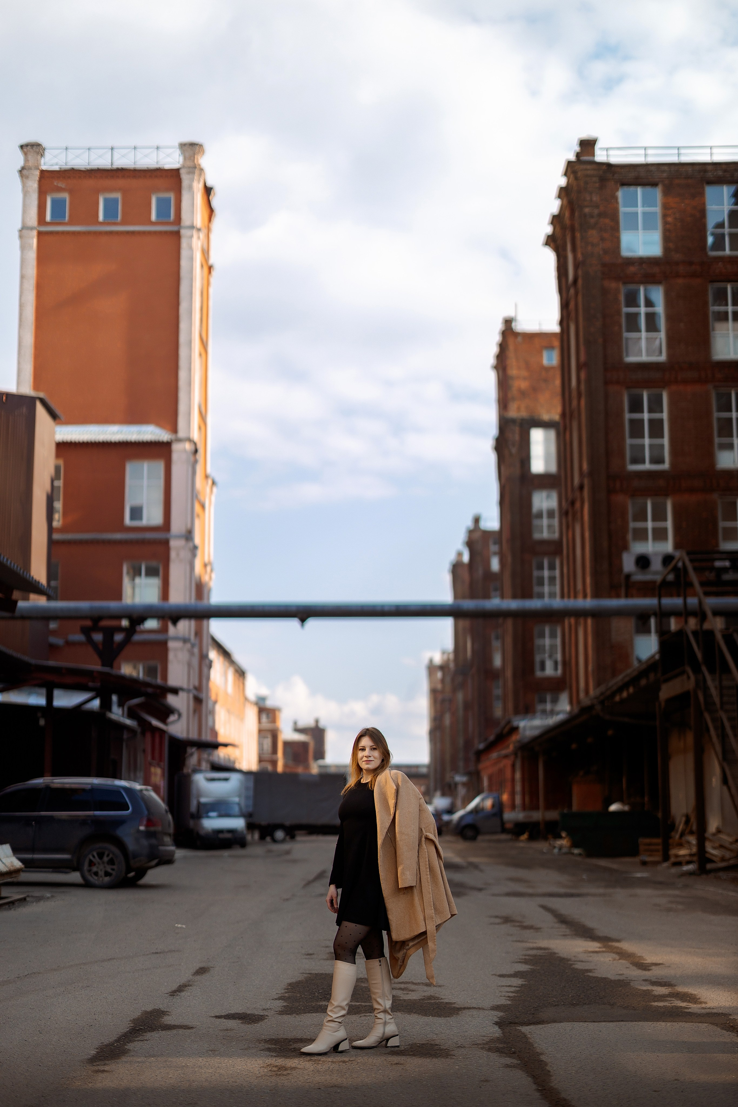 Настя на территории завода «Зингер». Александр Антонов. Профессиональный свадебный, репортажный фотограф в Москве, Подольске. Фото+Видео на любой праздник