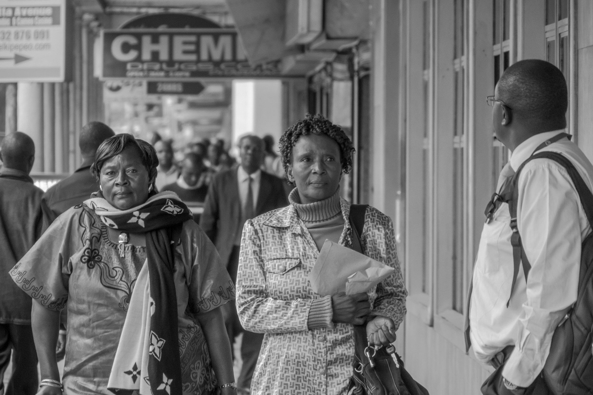 Кения. На обочине дороги. Фотограф Алексей Скоробогатько