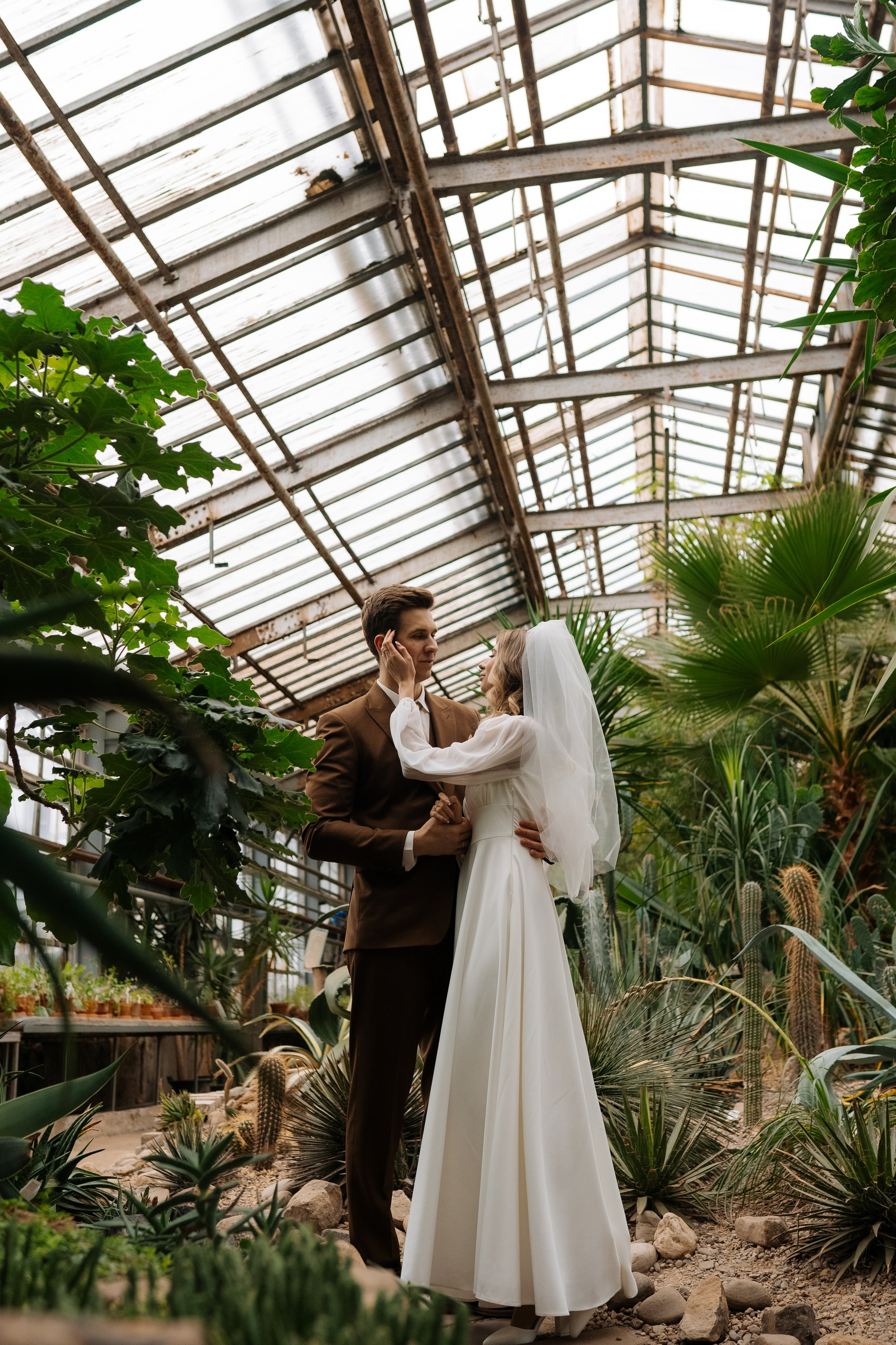 Свадебная фотосессия в оранжерее, Москва. Свадебный фотограф в Москве Анна Полушина