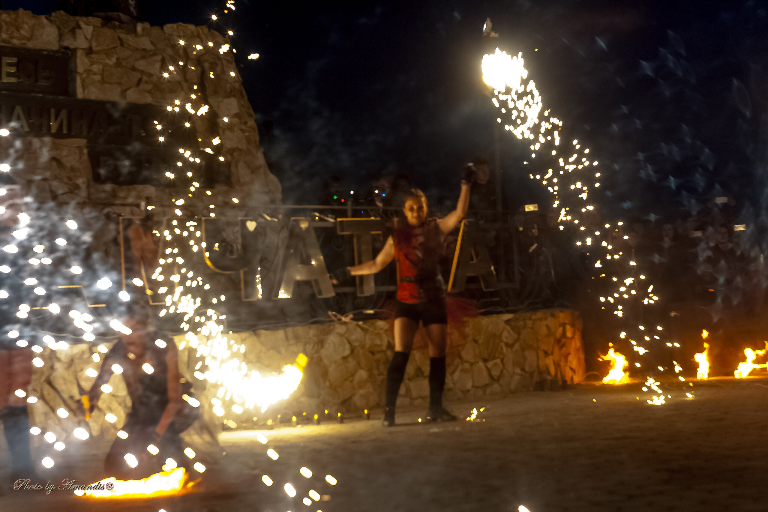 Огненное шоу у памятника «Здесь начинается Россия». Камчатка. Май 2017. Репортажная съемка в Москве и области. Анималистика