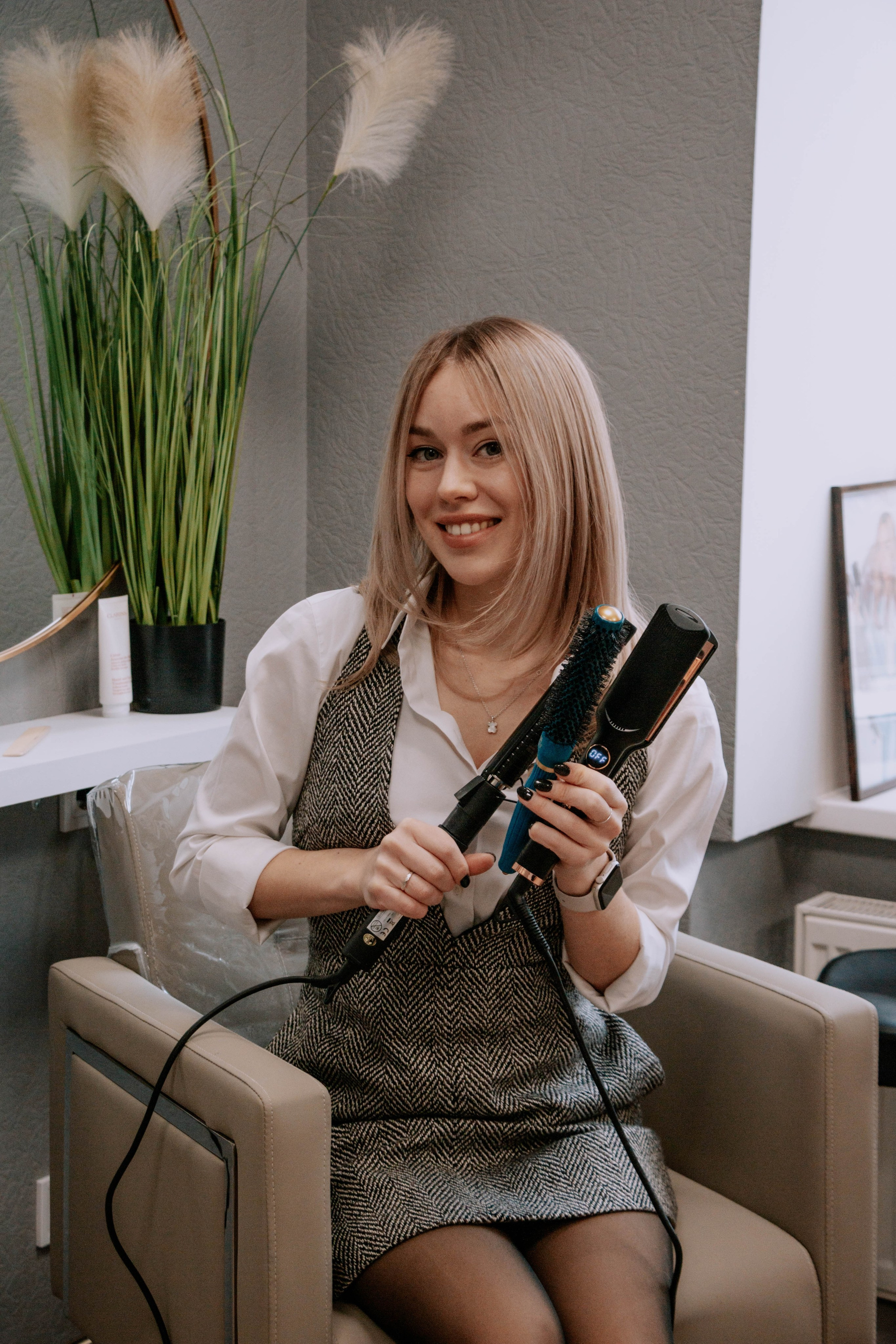 Настя- стилист по волосам. Бережно сохраняю ваши чувства и истории на своих фотографиях