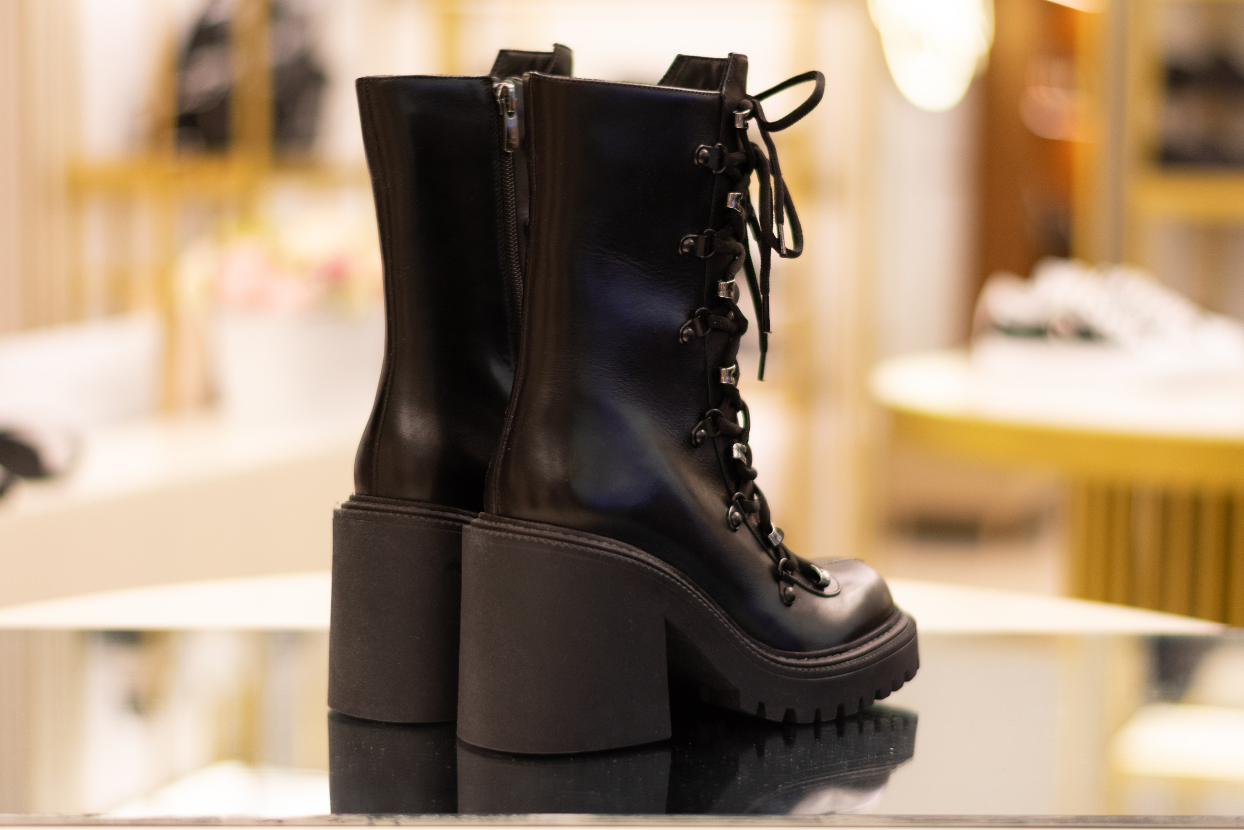 Для организаций. Предметная фотосессия для обувного магазина Capsula. Фотограф/видеограф Богдан Голованов