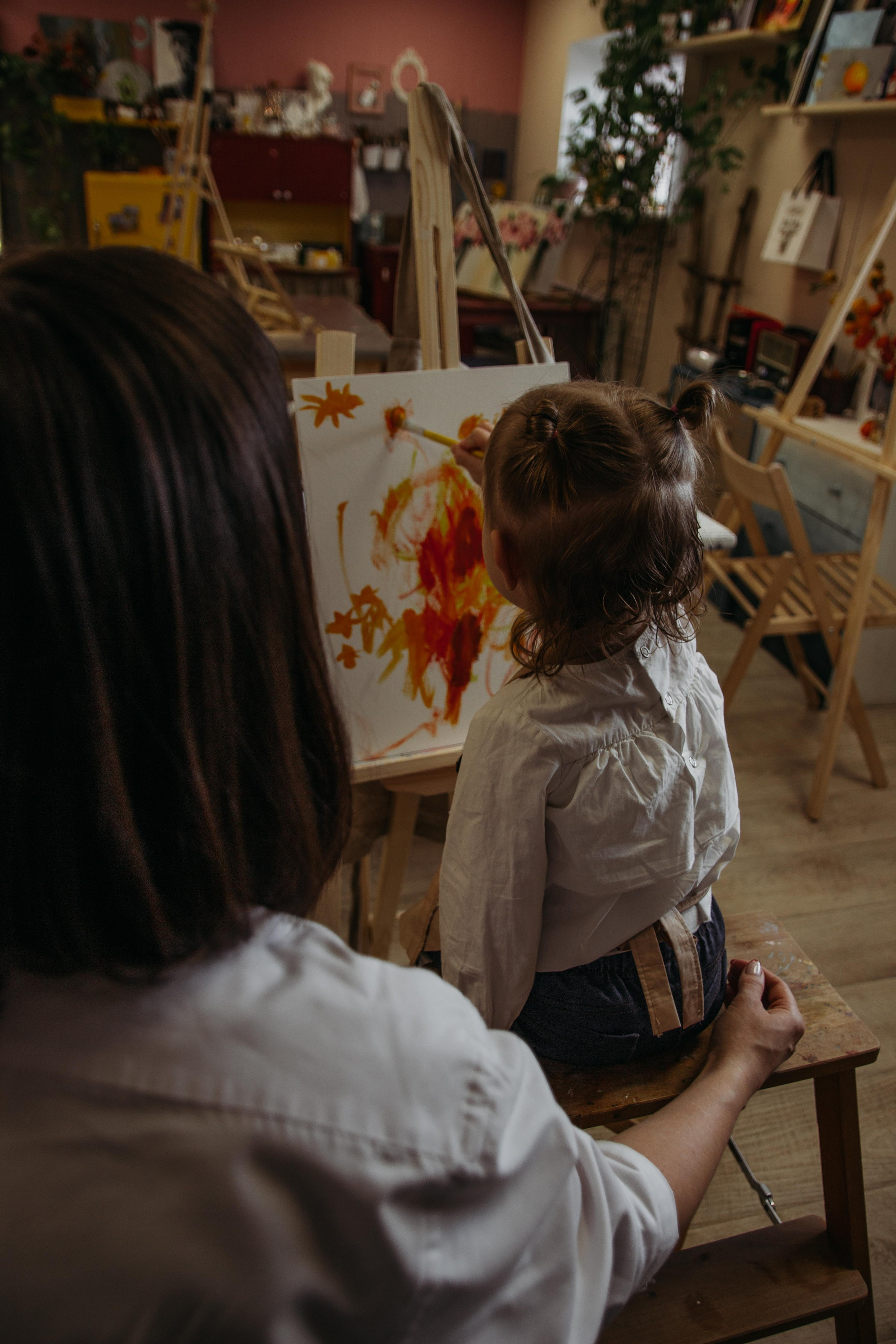 Фотосессия юной художницы. Венера Гайн. Репортажный фотограф  Тюмень. Обучение фотографии с 0