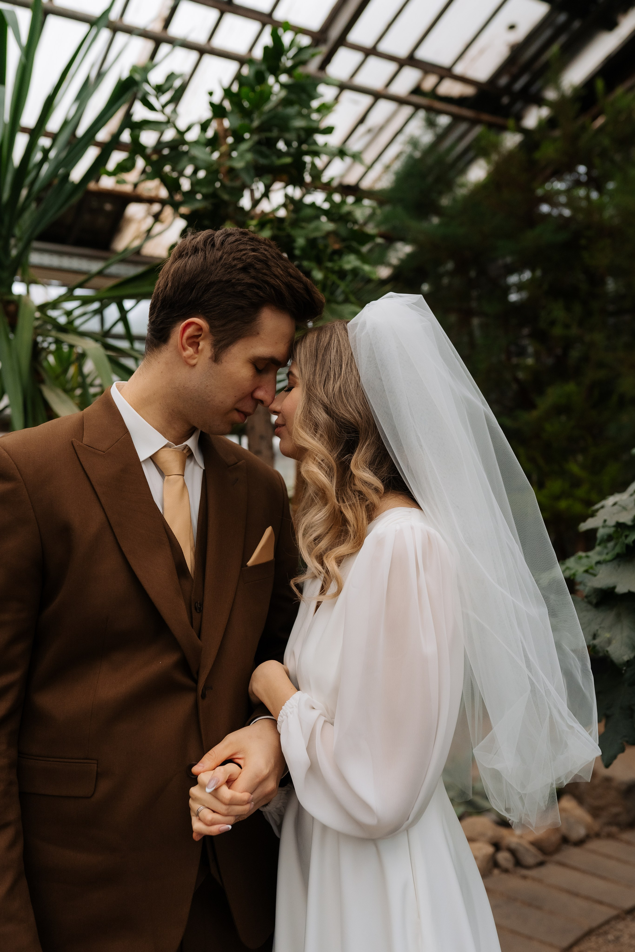 Свадебная фотосессия в оранжерее, Москва. Свадебный фотограф в Москве Анна Полушина